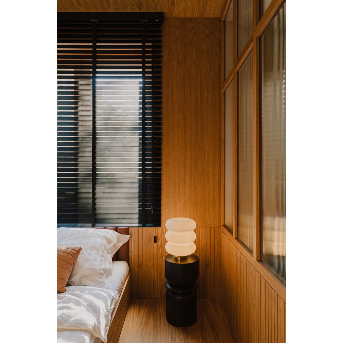 Lampa stołowa Bibe szło, mosiądz, Embassy Interiors - 76234