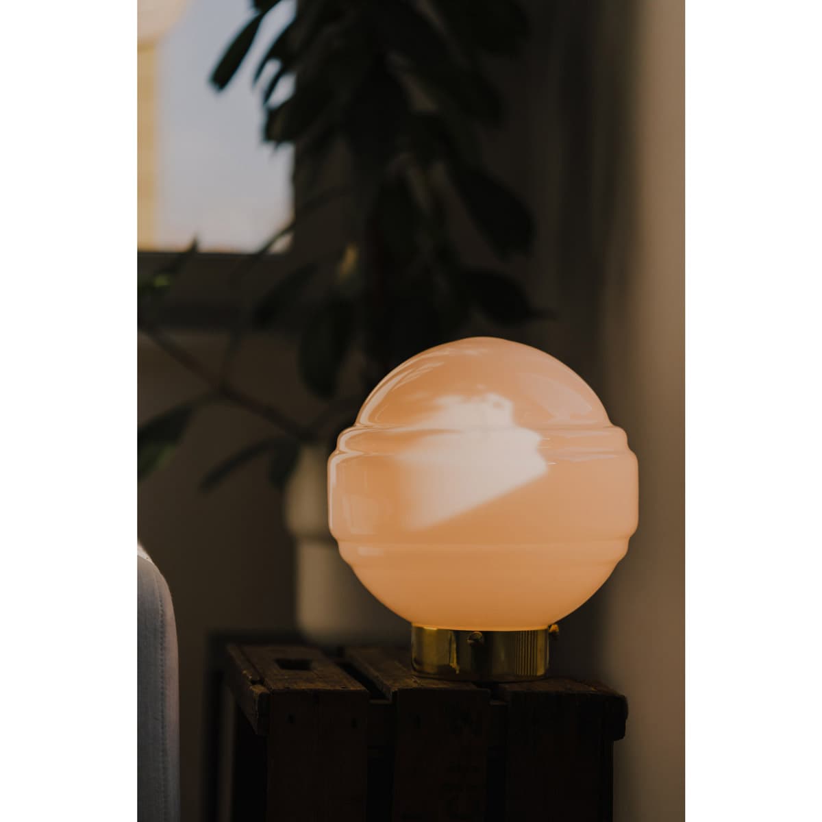 Lampa stołowa Saturn szkło, nikiel, Embassy Interiors - 76219