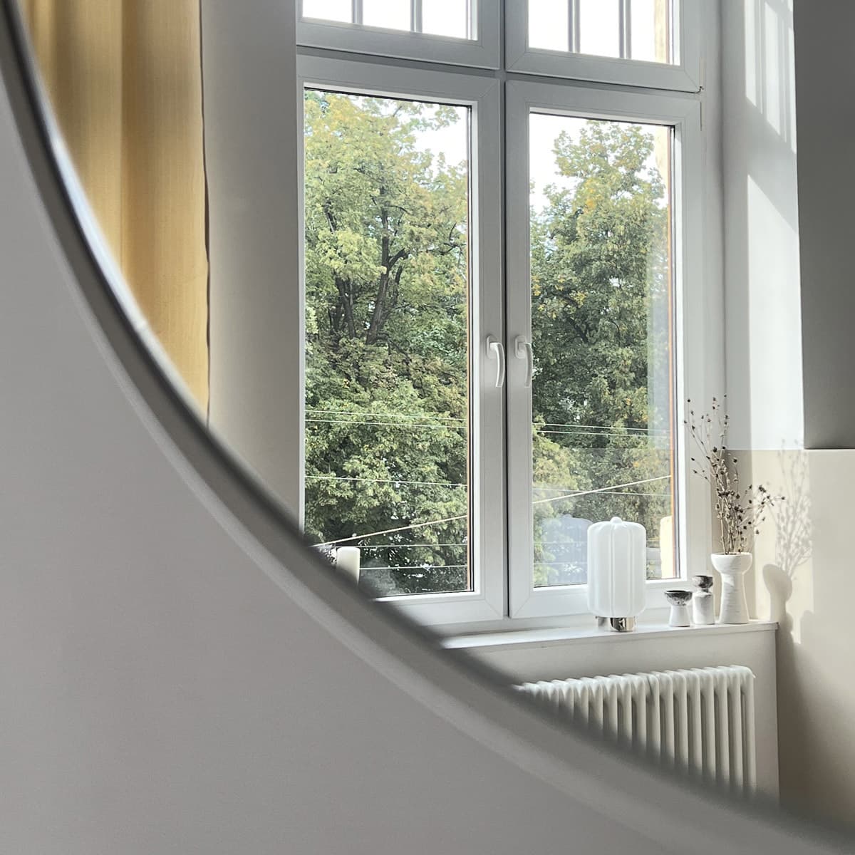 Lampa stołowa Deco szło opalowe, nikiel, Embassy Interiors - 76190