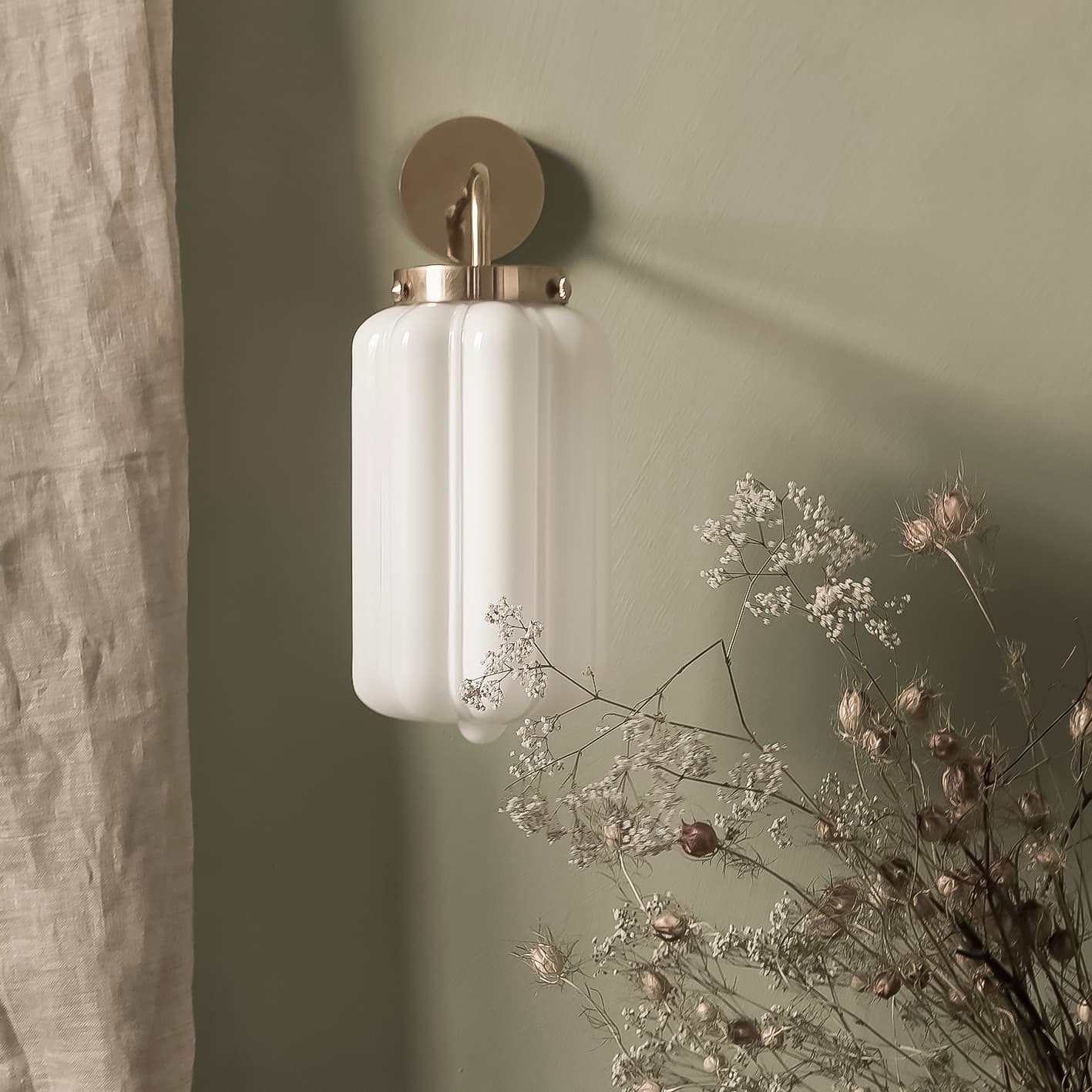 Kinkiet Deco szło opalowe, mosiądz, Embassy Interiors - 79979