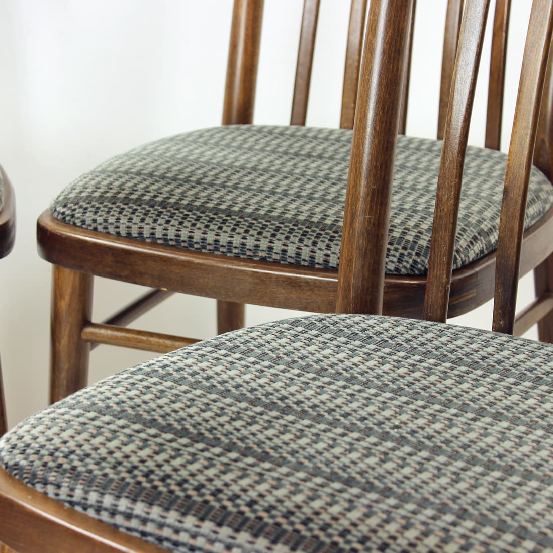 Zestaw czterech krzeseł, dąb ciemny, TON, Czechosłowacja, lata 60. - 76289