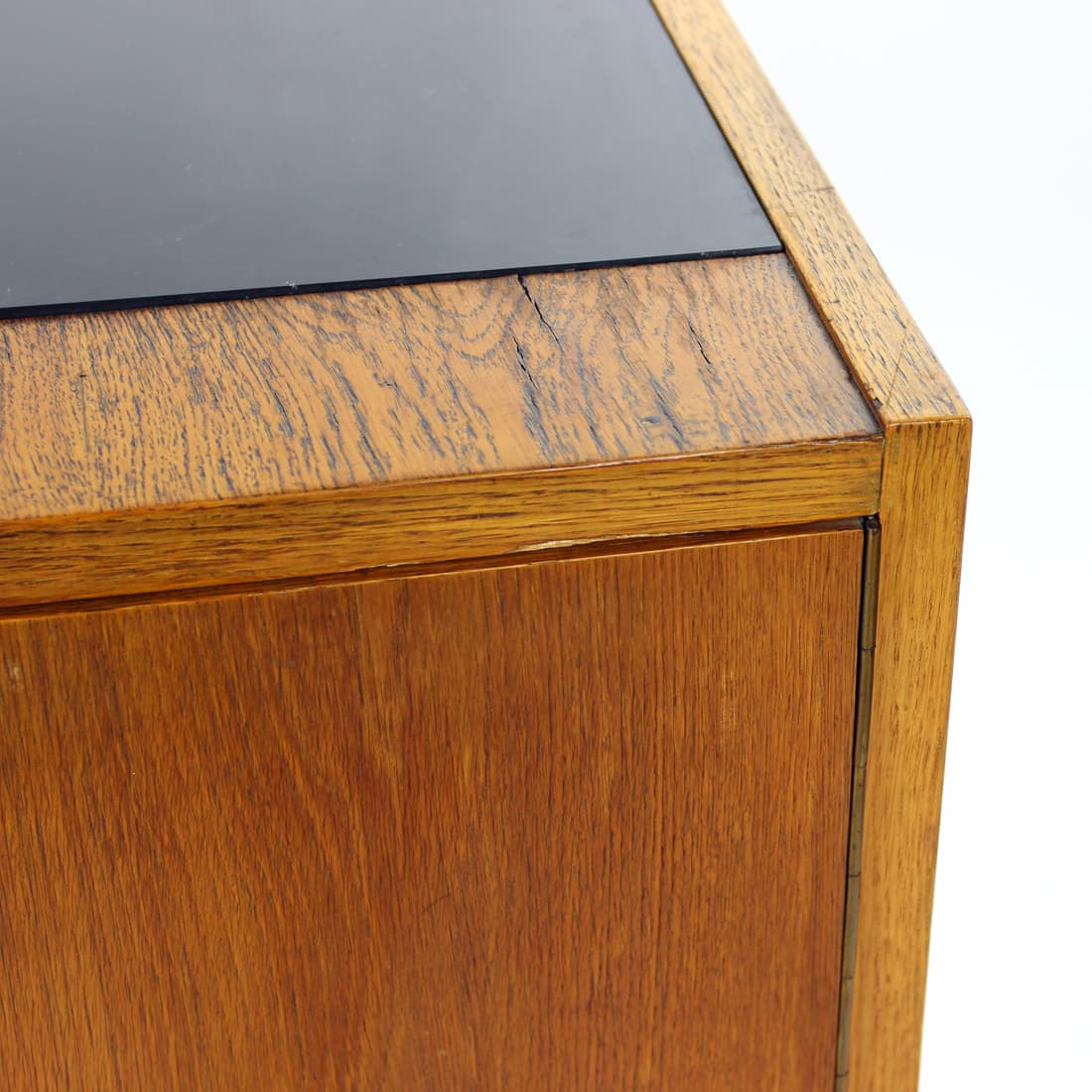 Kredens, dąb brązowy, szkło czarne, Czechosłowacja, lata 60. - 76333