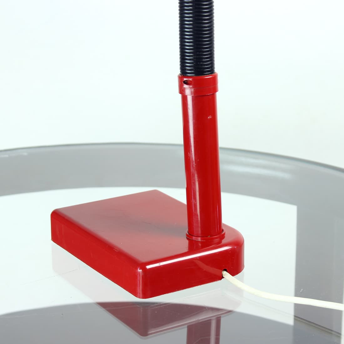 Lampa stołowa Space Age, plastik czerwony czarny, Węgry, lata 60. - 90881