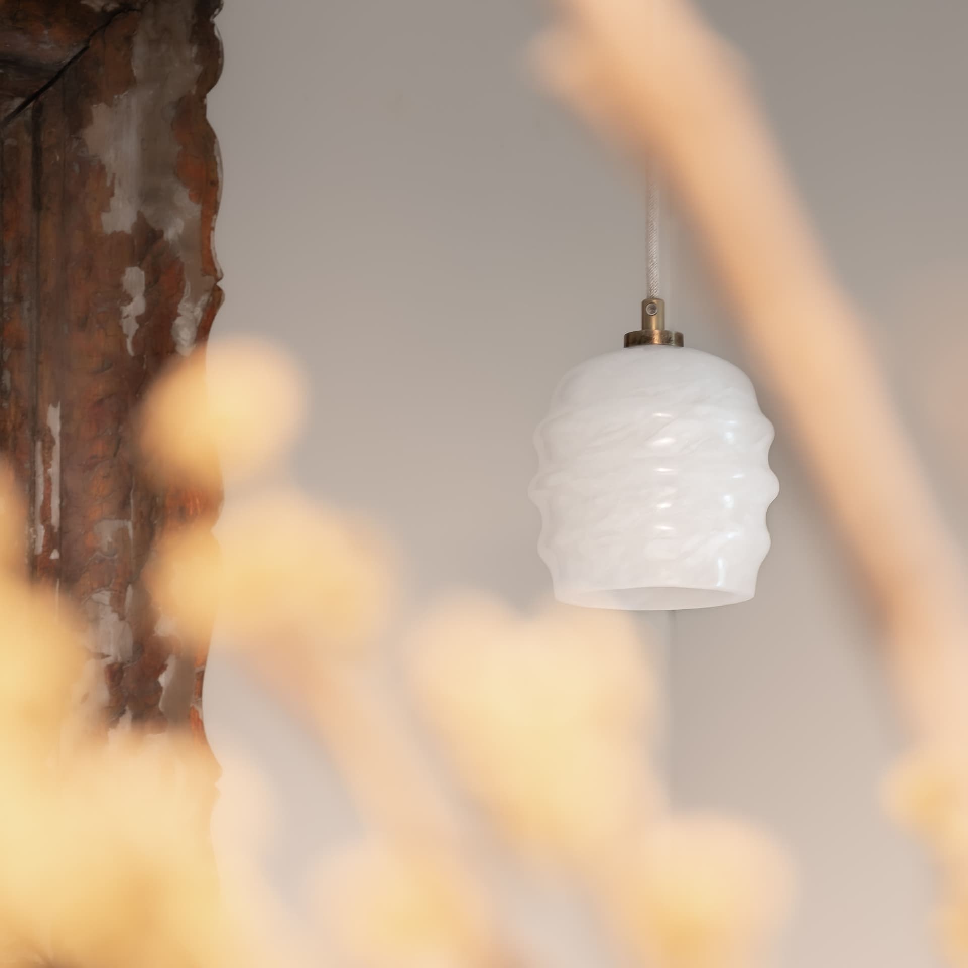 Lampa wisząca Kalliope biały alabaster, mosiądz, Embassy Interiors - 77444