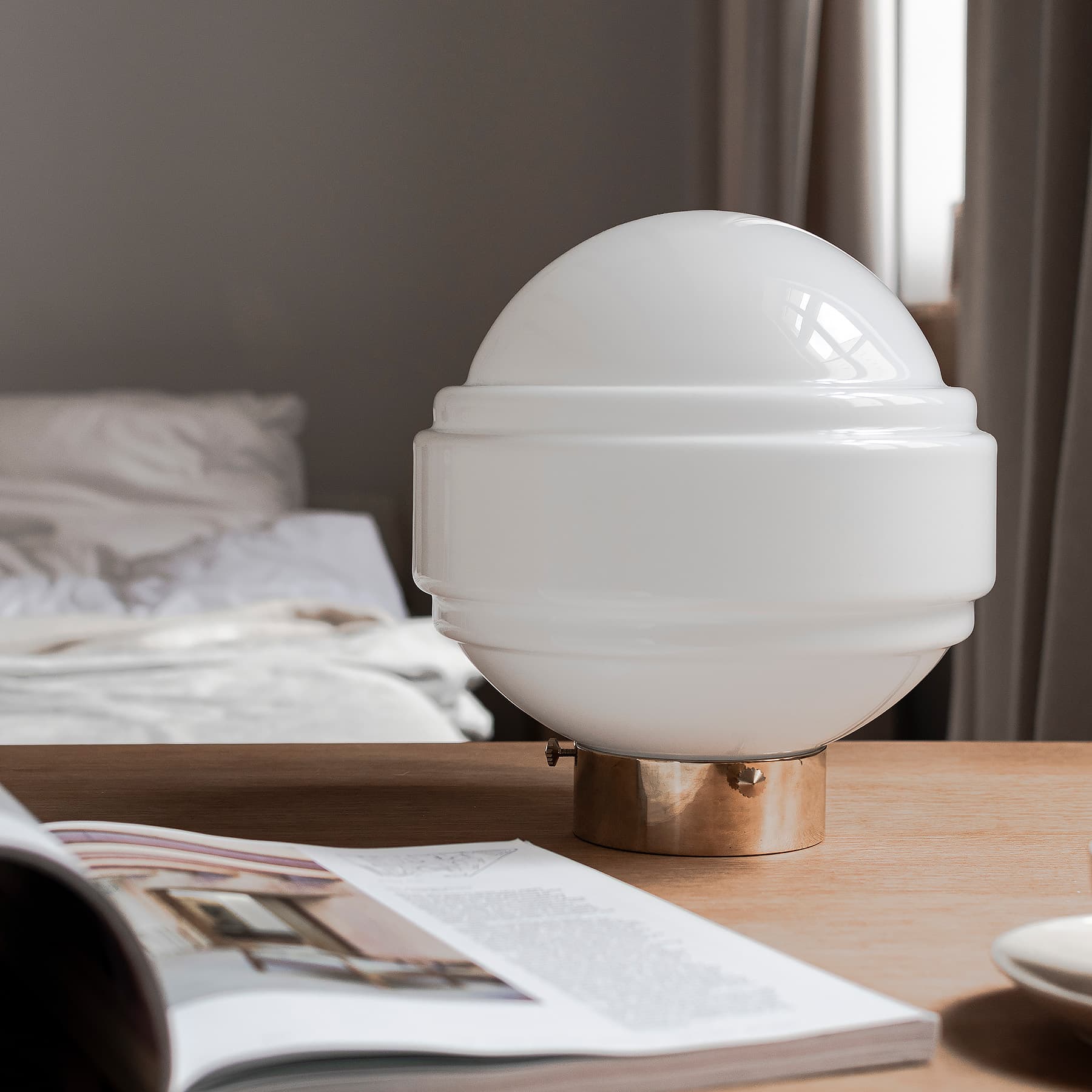 Lampa stołowa Saturn szkło, mosiądz, Embassy Interiors - 77425