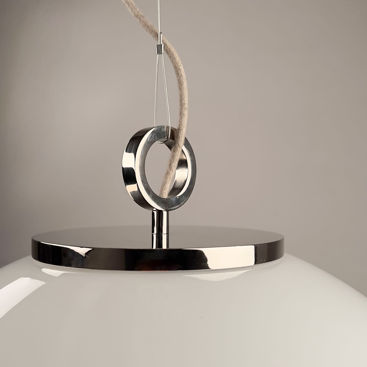 Lampa wisząca z pierścieniem Biała Kula 500 szkło, nikiel, Embassy Interiors - 77392