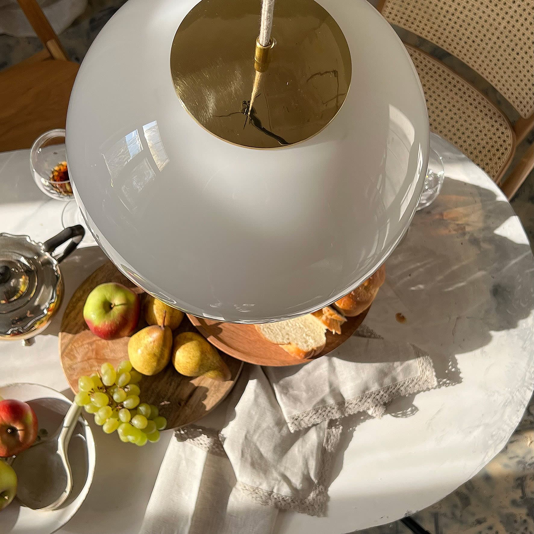 Lampa wisząca Biała Kula 350 szkło, mosiądz, Embassy Interiors - 77382