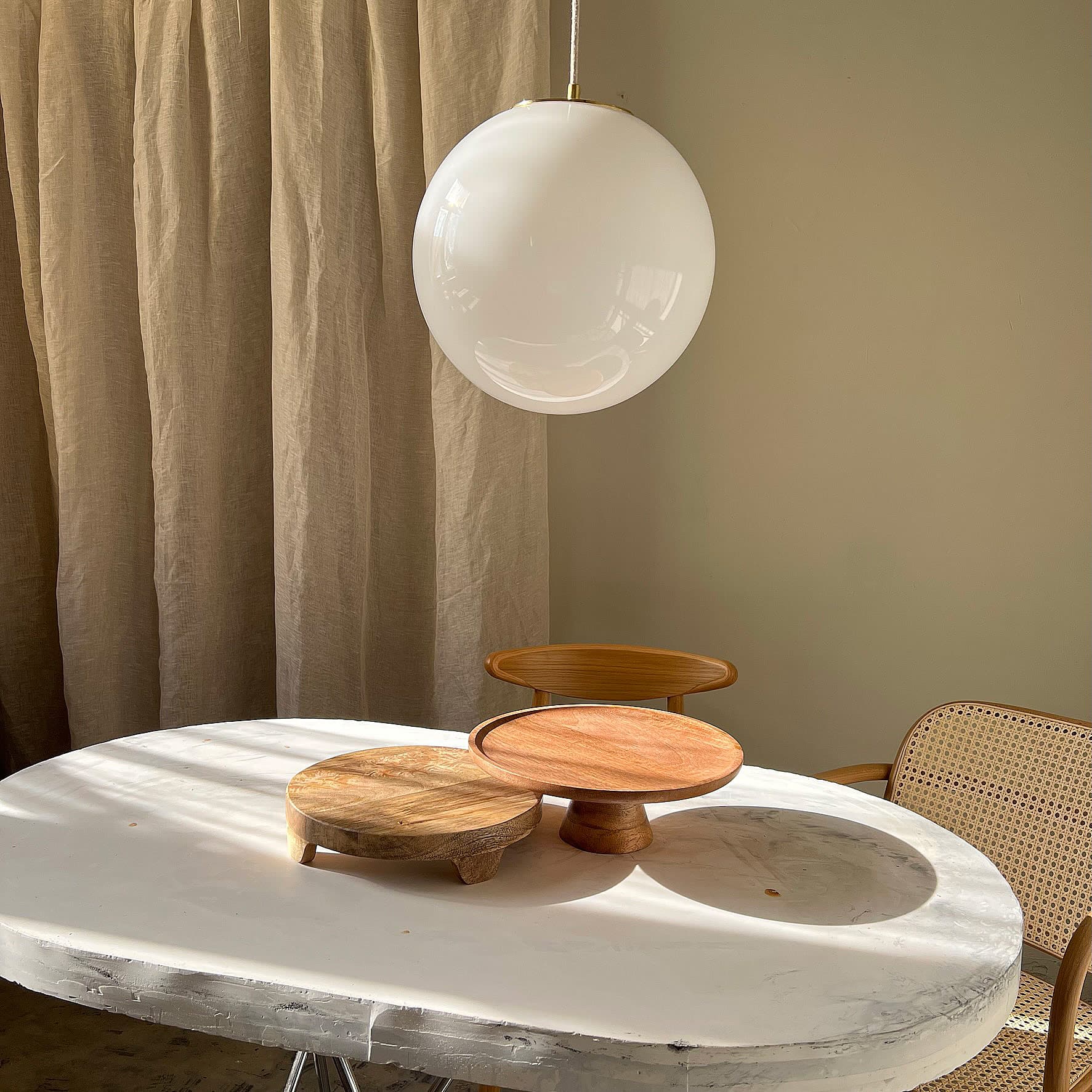 Lampa wisząca Biała Kula 350 szkło, mosiądz, Embassy Interiors - 77383