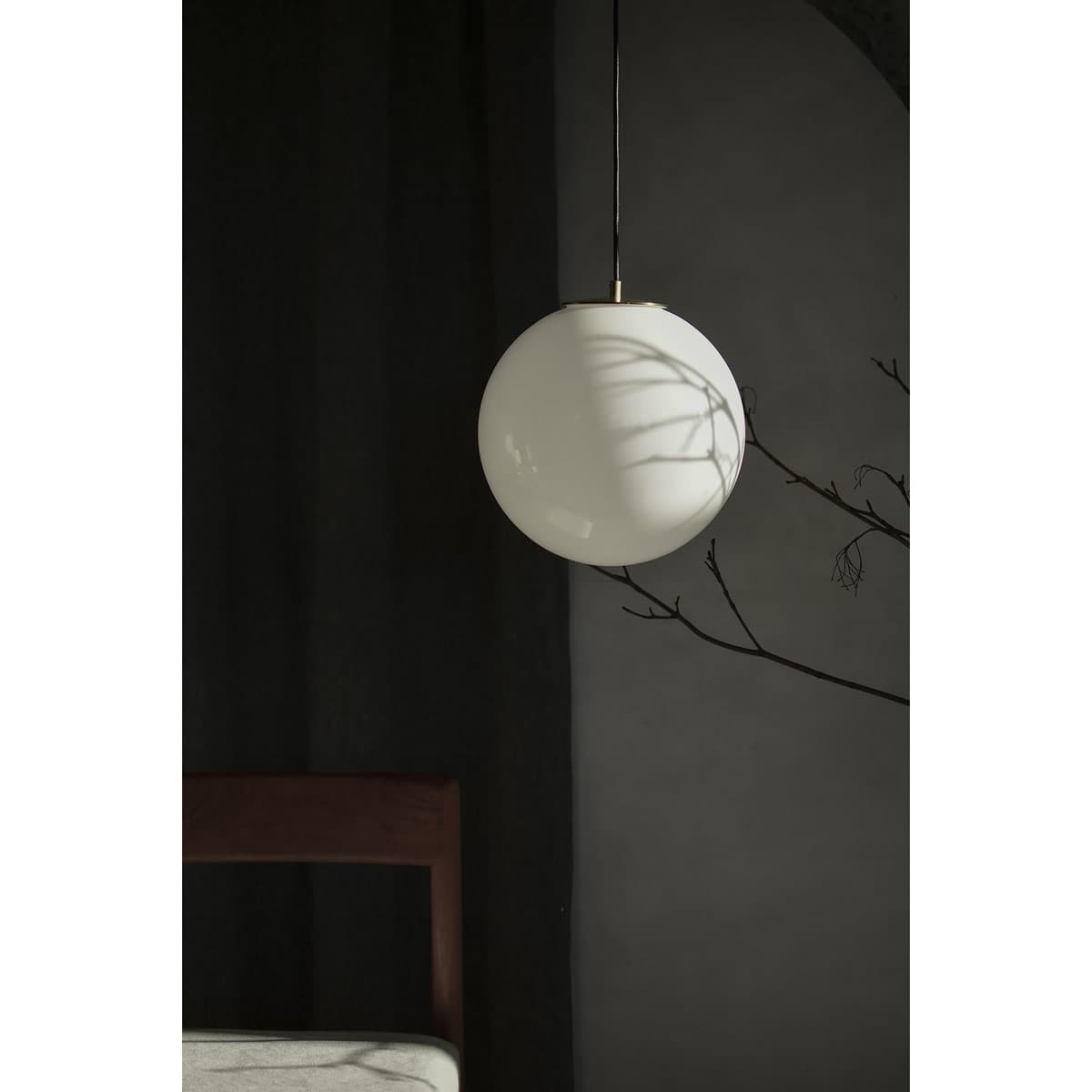 Lampa wisząca Biała Kula 300 szkło, mosiądz, Embassy Interiors - 77367