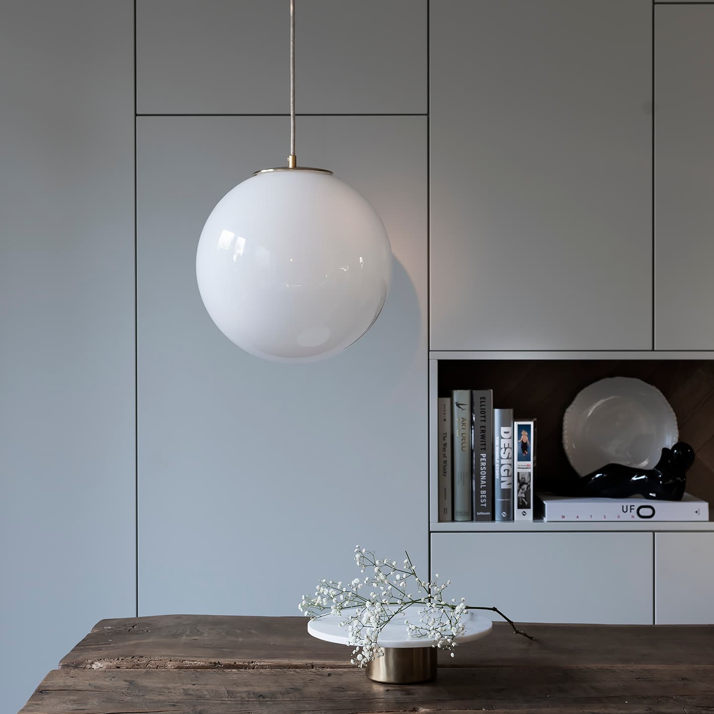 Lampa wisząca Biała Kula 300 szkło, mosiądz, Embassy Interiors - 77369