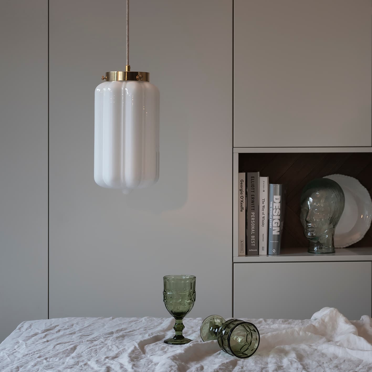 Lampa wisząca Deco szkło opalowe, mosiądz, Embassy Interiors - 77321