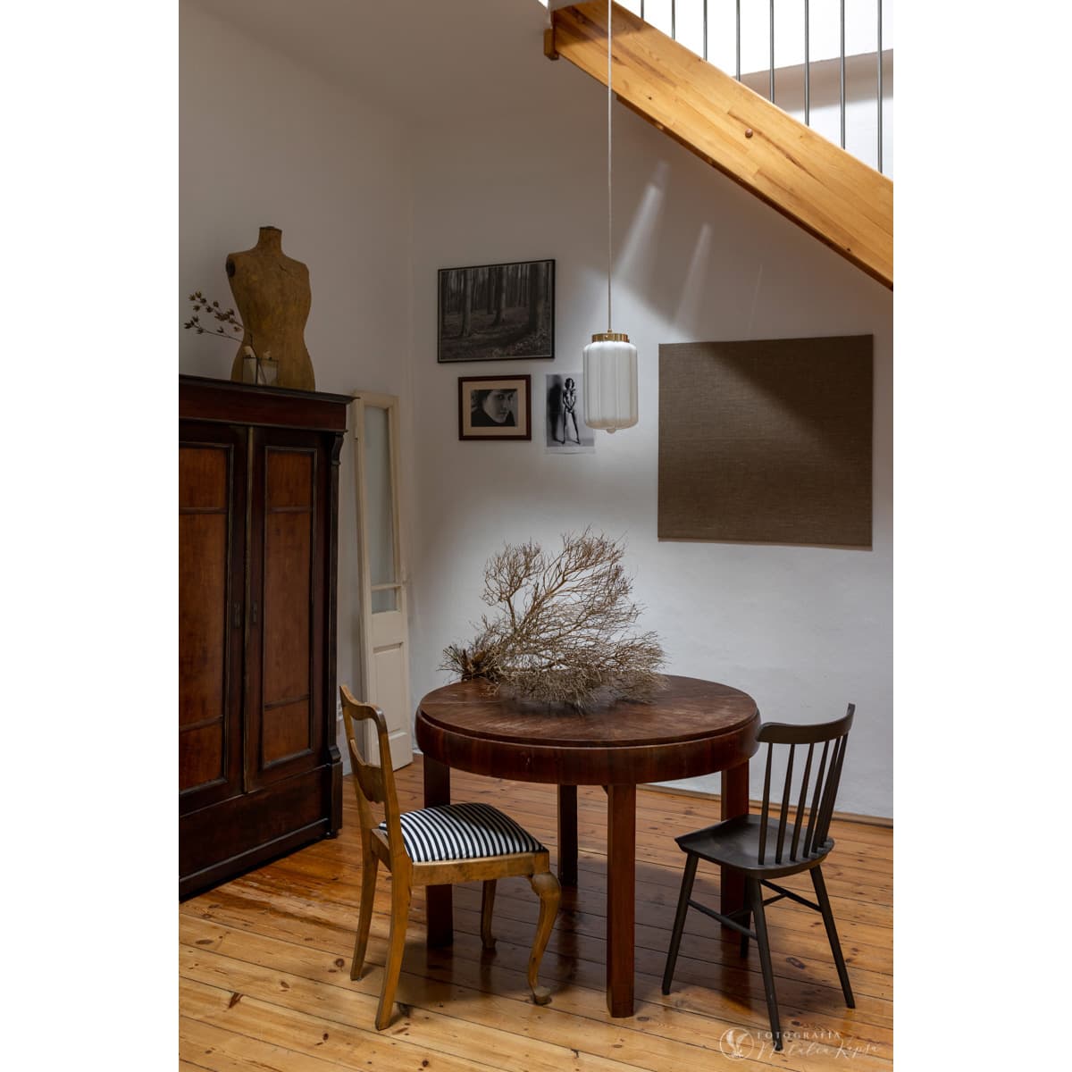 Lampa wisząca Deco szkło opalowe, mosiądz, Embassy Interiors - 77320