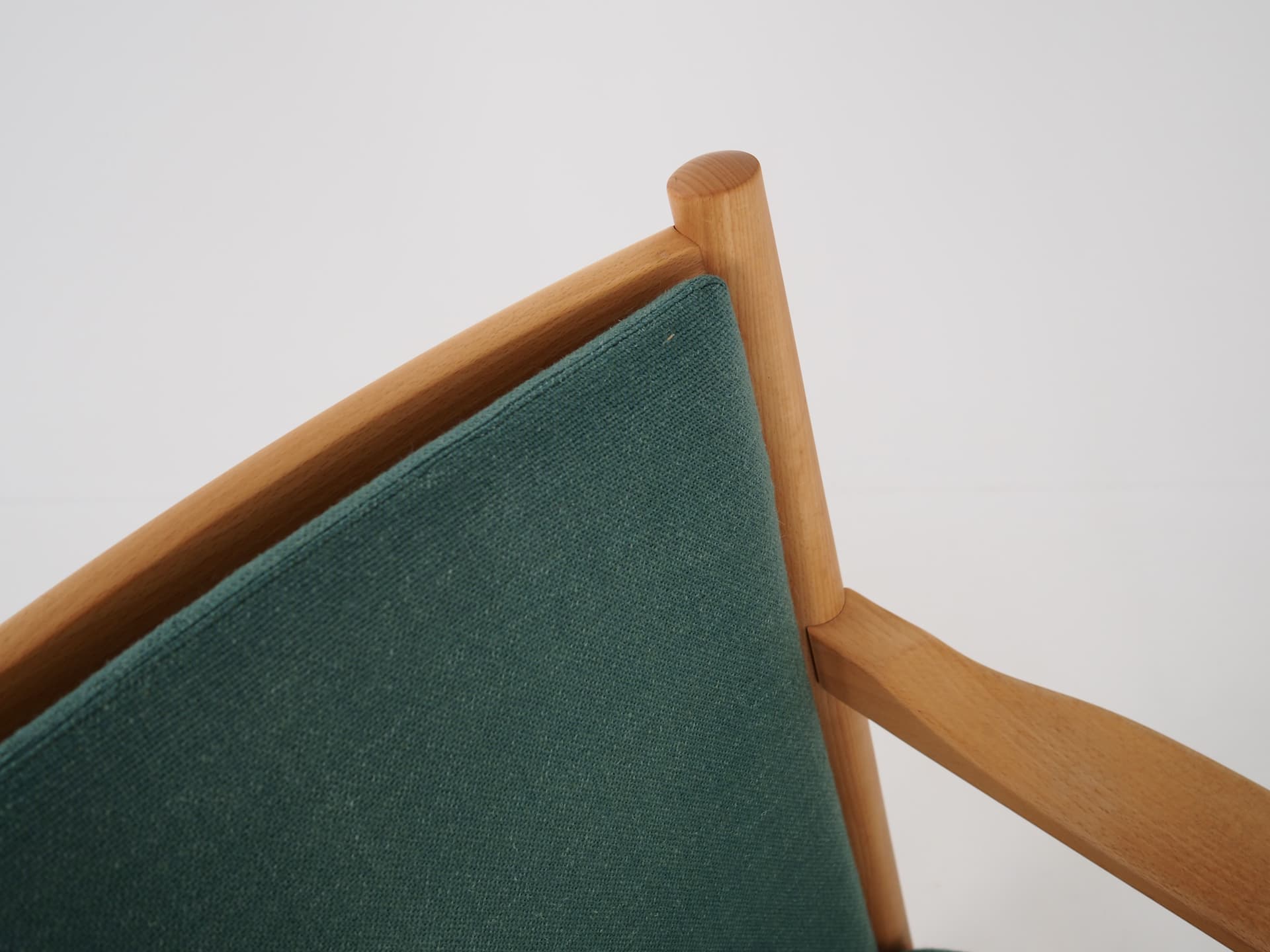 Armchair J147, green, beech, by E. O. Jørgensen, Denmark, 1970s. - 78524