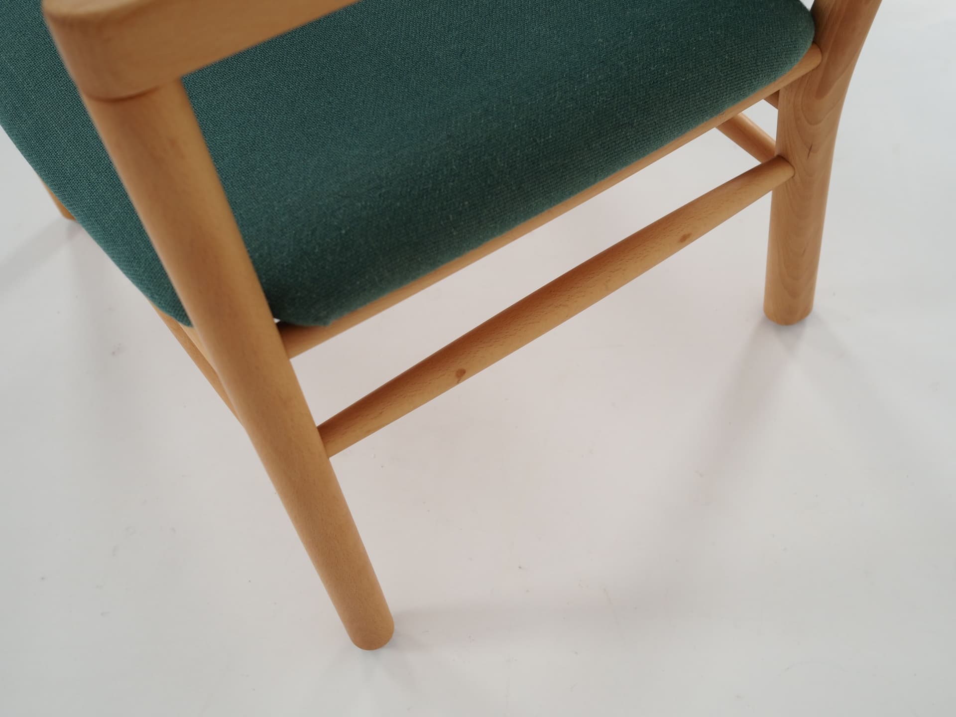 Armchair J147, green, beech, by E. O. Jørgensen, Denmark, 1970s. - 78525