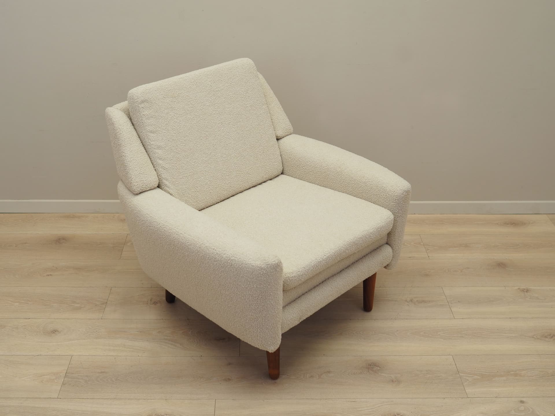 Armchair, ivory bouclé, rosewood, Denmark, 1970s. - 78647