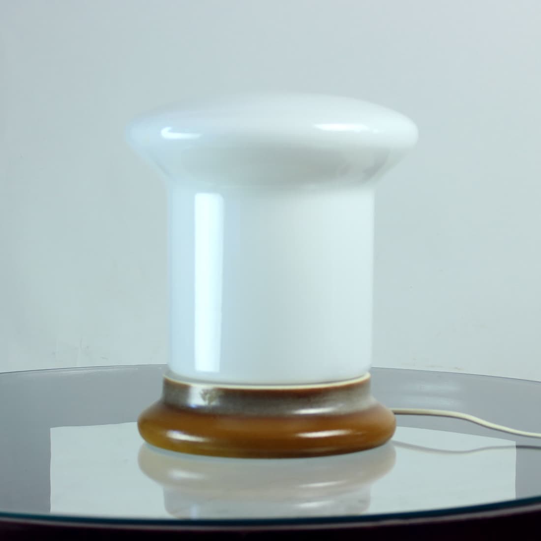 Lampa stołowa, ceramika brązowa, szkło białe, proj. I. Jakes, OPP Jihlava, Czechosłowacja, lata 60. - 91052