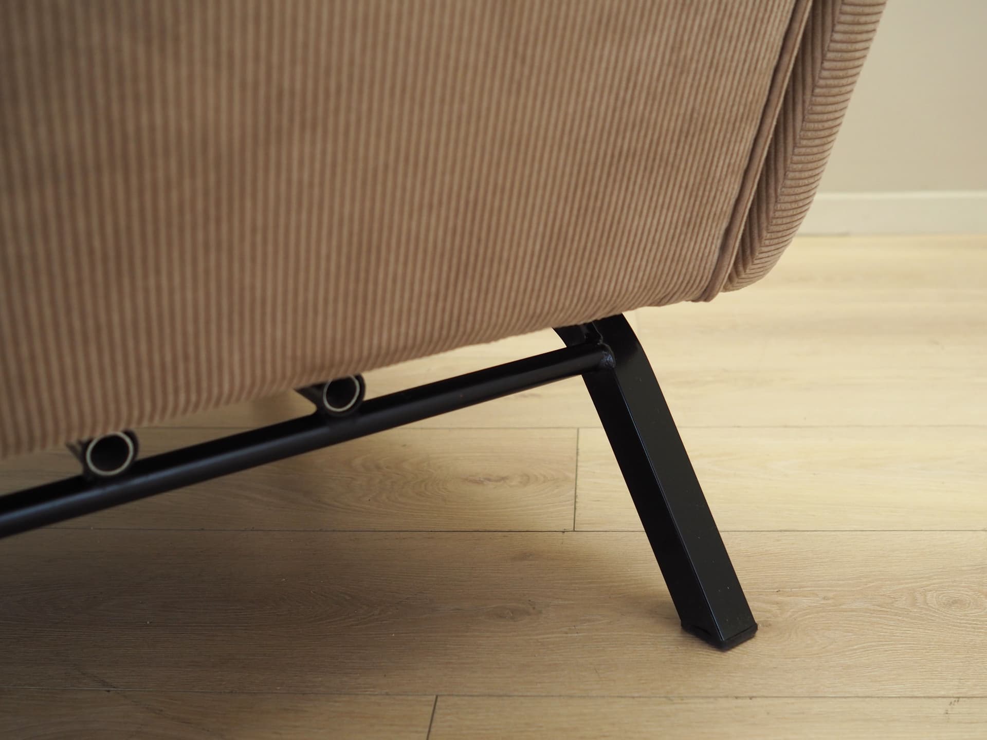 Fotel regulowany, sztruks beżowy, metal czarny, Włochy, lata 70. - 78796