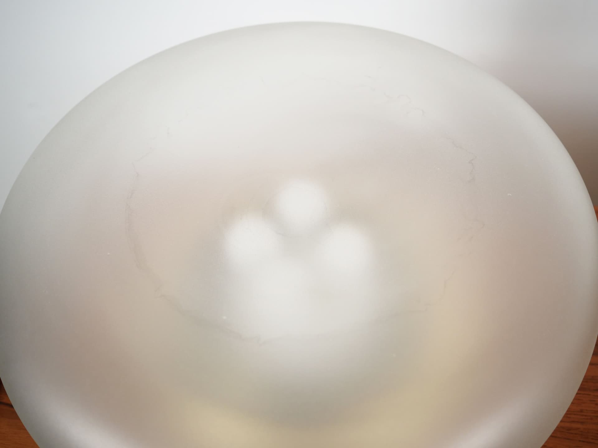 Lampa biurkowa, złoty mosiądz, szkło mleczne, Włochy, lata 70. - 78993