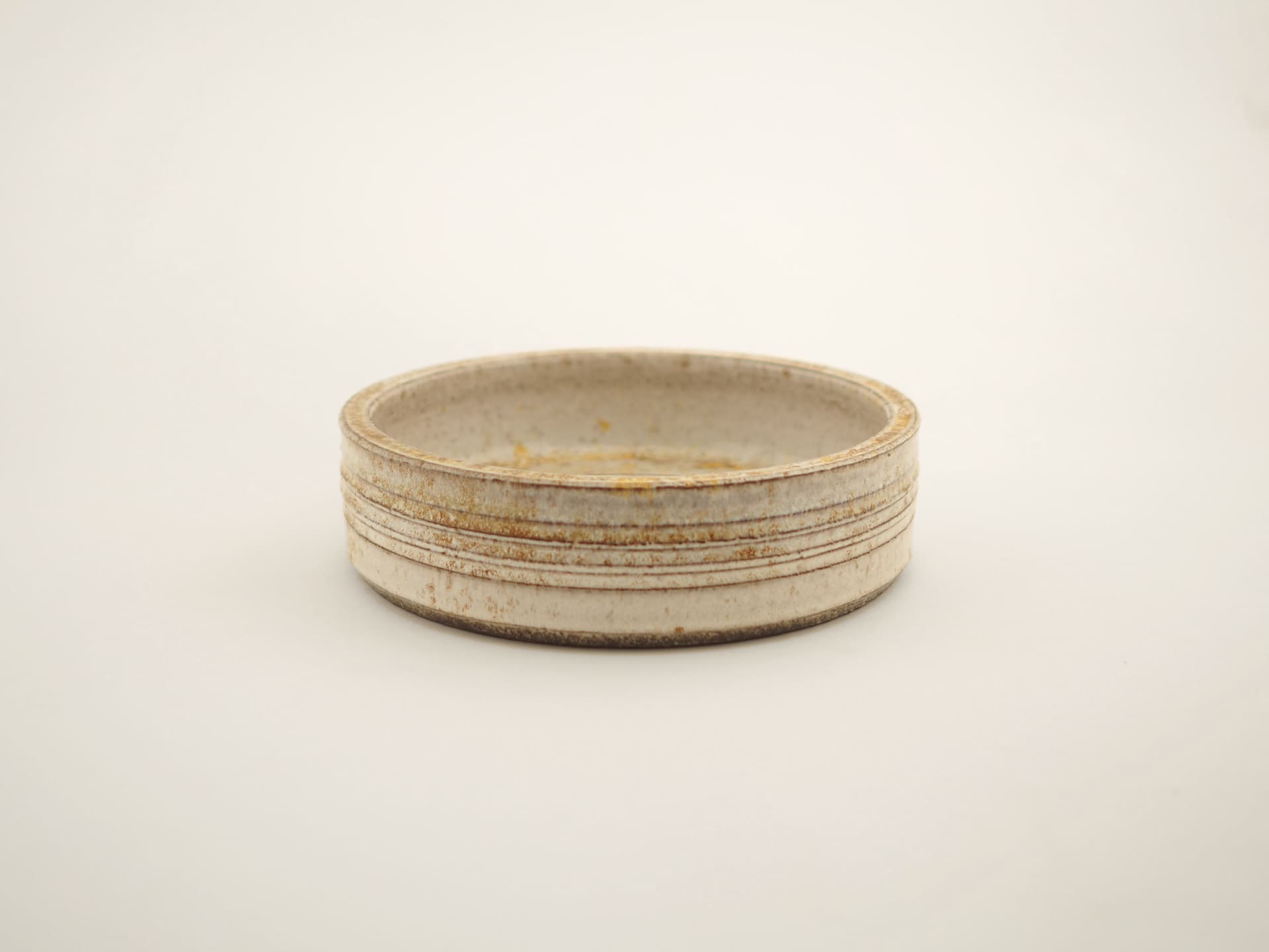 Centerpiece dish, beige stoneware, Denmark, 1960s. - 78998