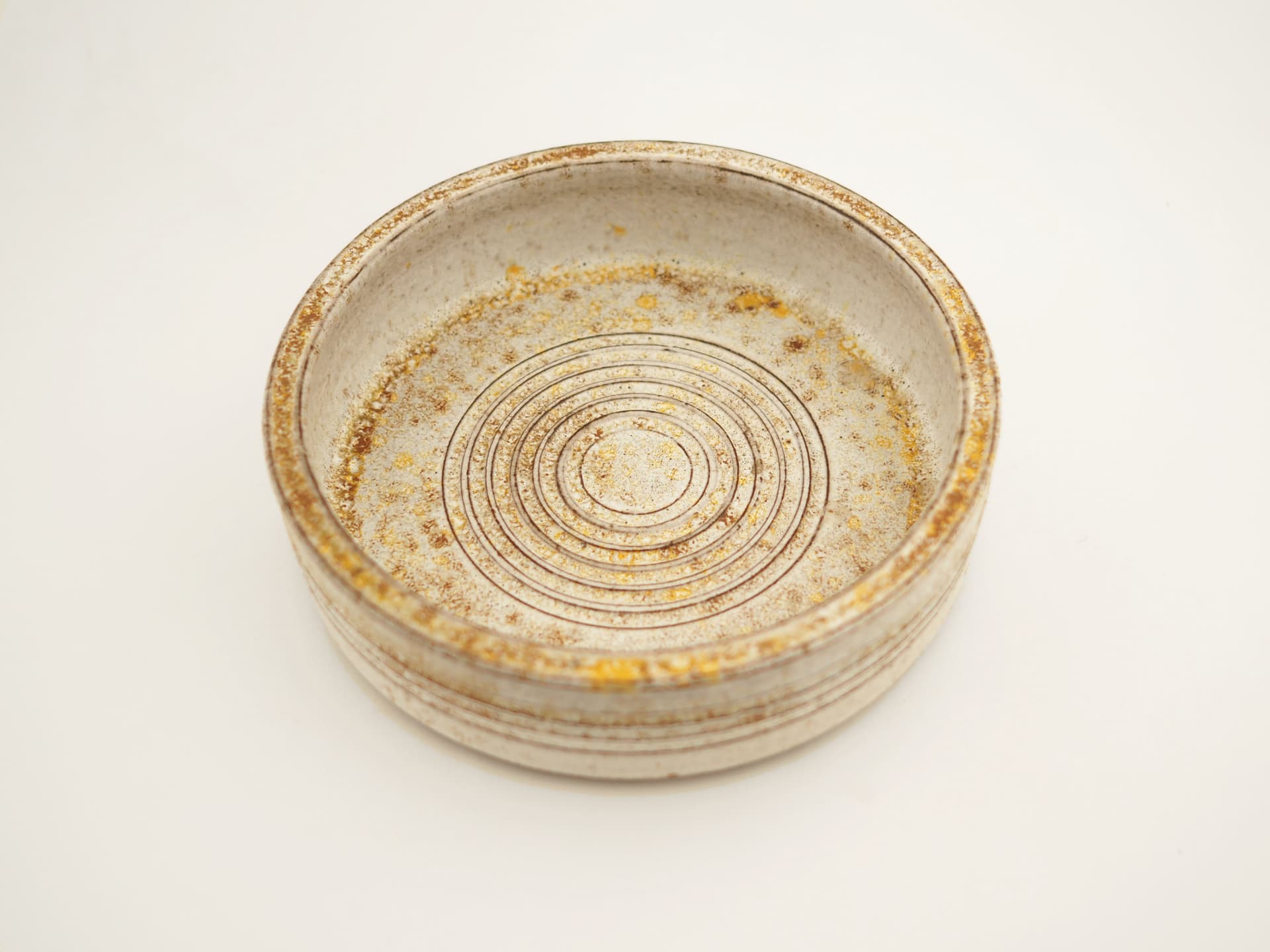 Centerpiece dish, beige stoneware, Denmark, 1960s. - 78999
