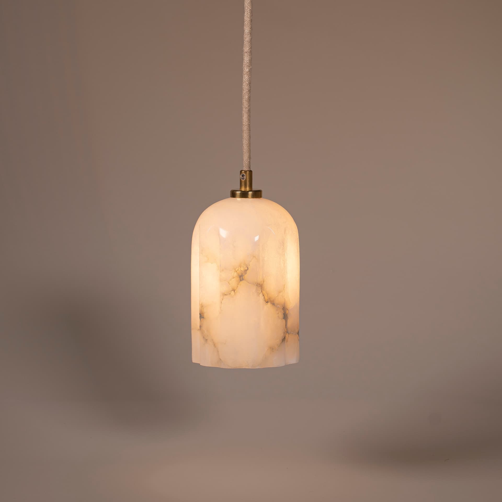 Lampa wisząca Urania wzorzysty alabaster, mosiądz, Embassy Interiors - 80074