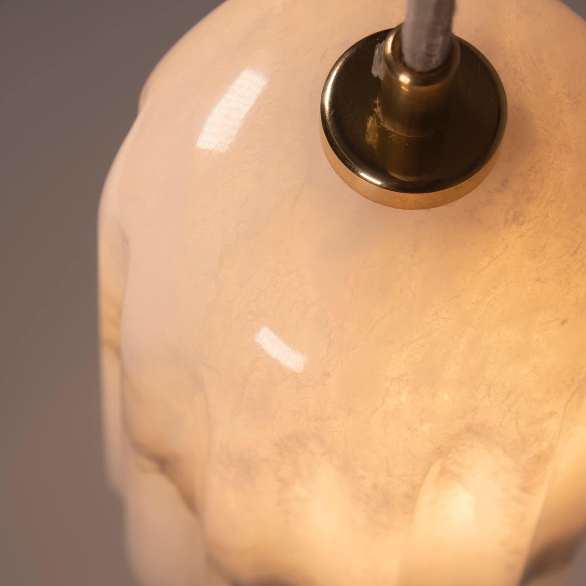 Lampa wisząca Urania wzorzysty alabaster, mosiądz, Embassy Interiors - 80075