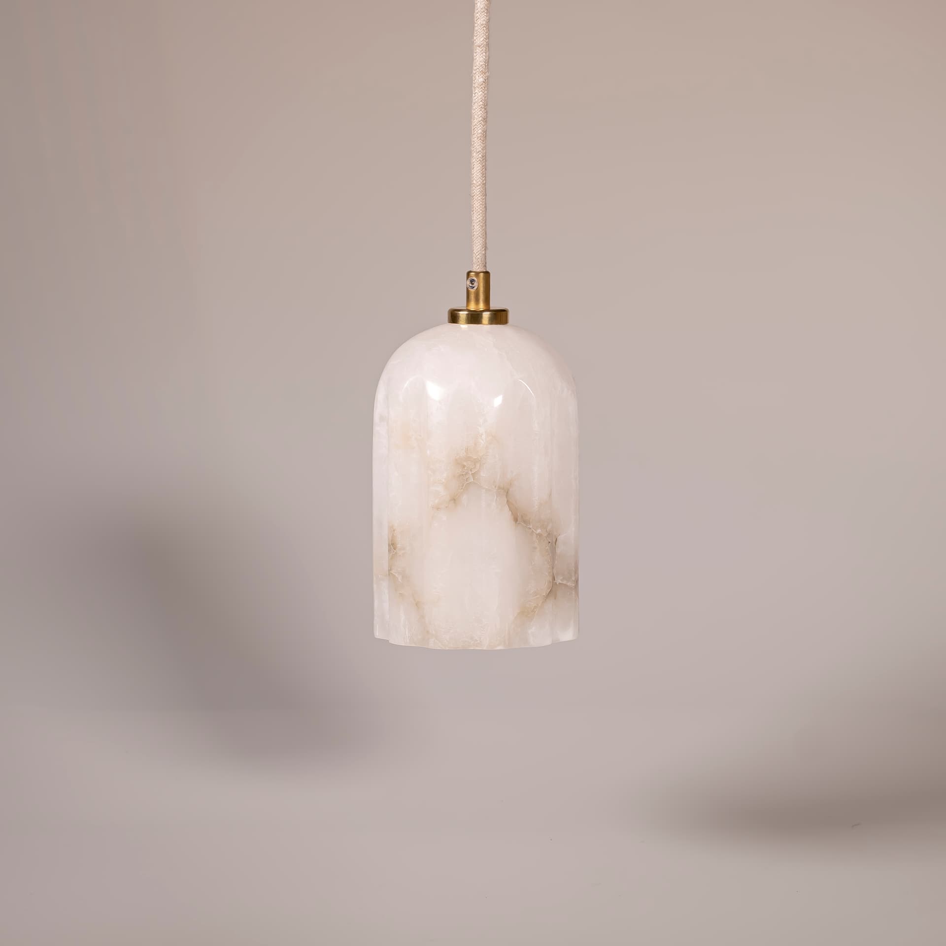 Lampa wisząca Urania wzorzysty alabaster, mosiądz, Embassy Interiors - 80073