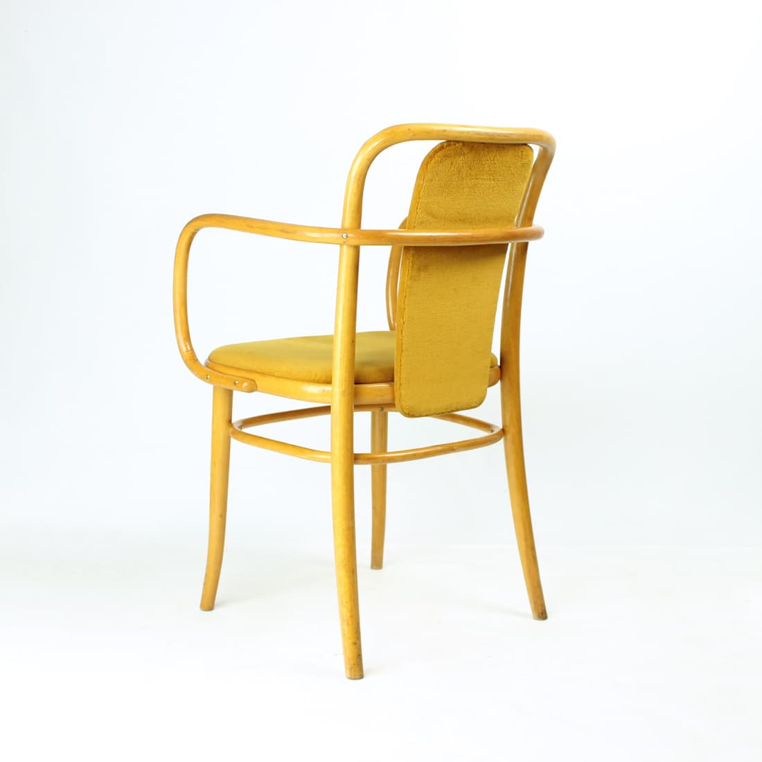 Krzesło, złoty velvet, dąb, proj. J. Hoffmann, TON, Czechosłowacja, lata 30. - 91168