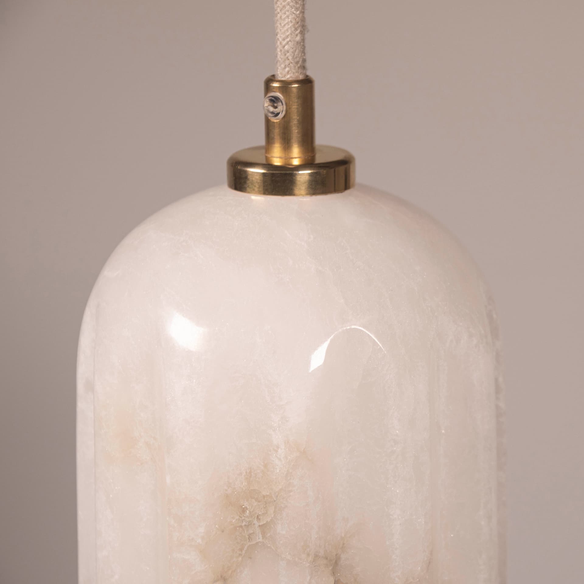 Lampa wisząca Urania biały alabaster, mosiądz, Embassy Interiors - 89754