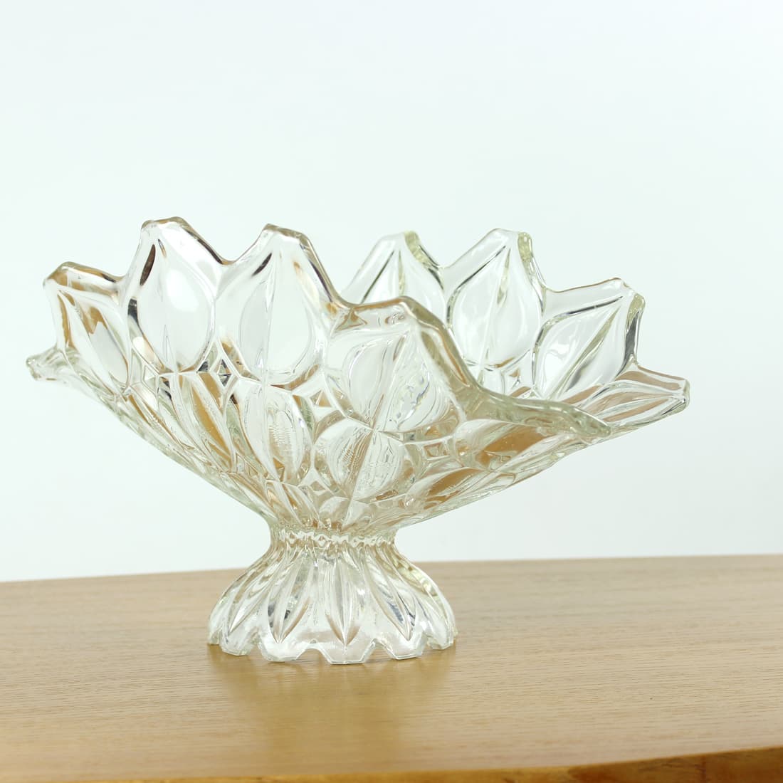 Bowl Tulip, transparent glass, Hermanova Hut, Czechoslovakia, 1950s - 91194