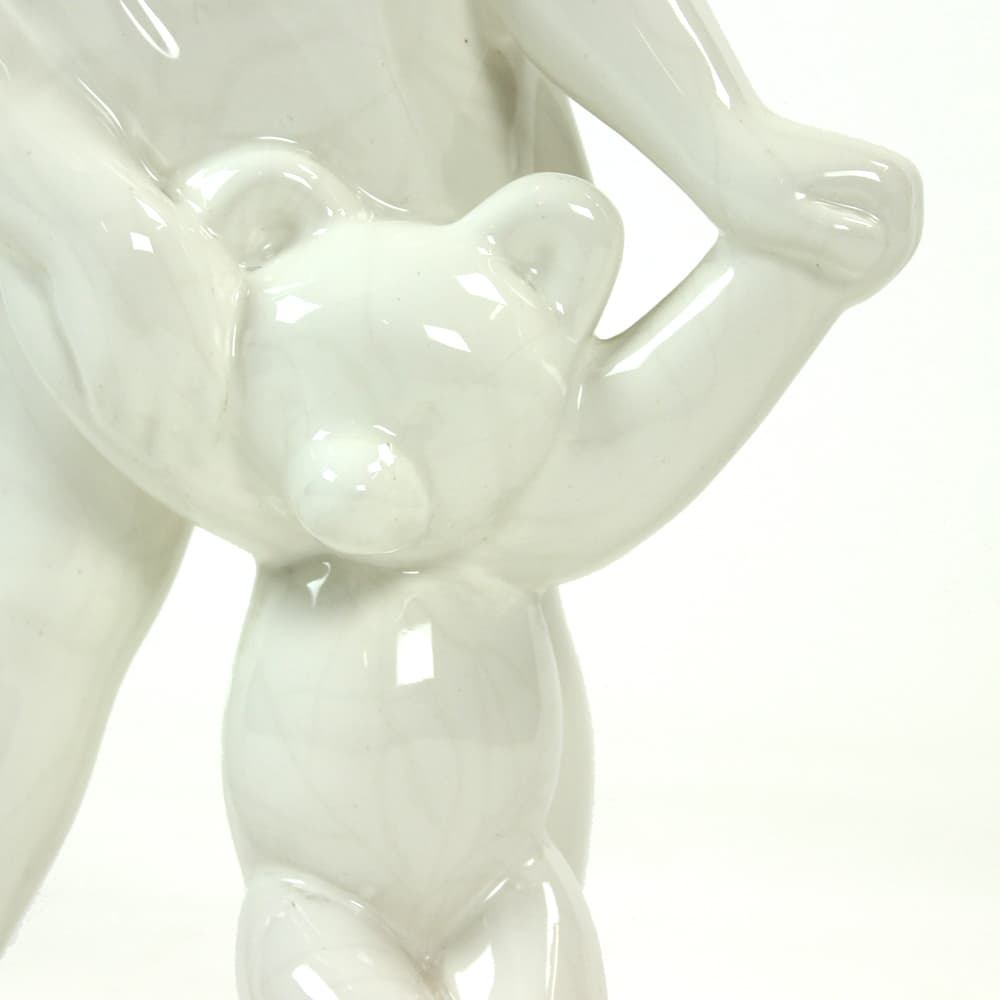Rzeźba dziewczynka z misiem, biała, porcelana, Czechosłowacja, lata 60. - 91382