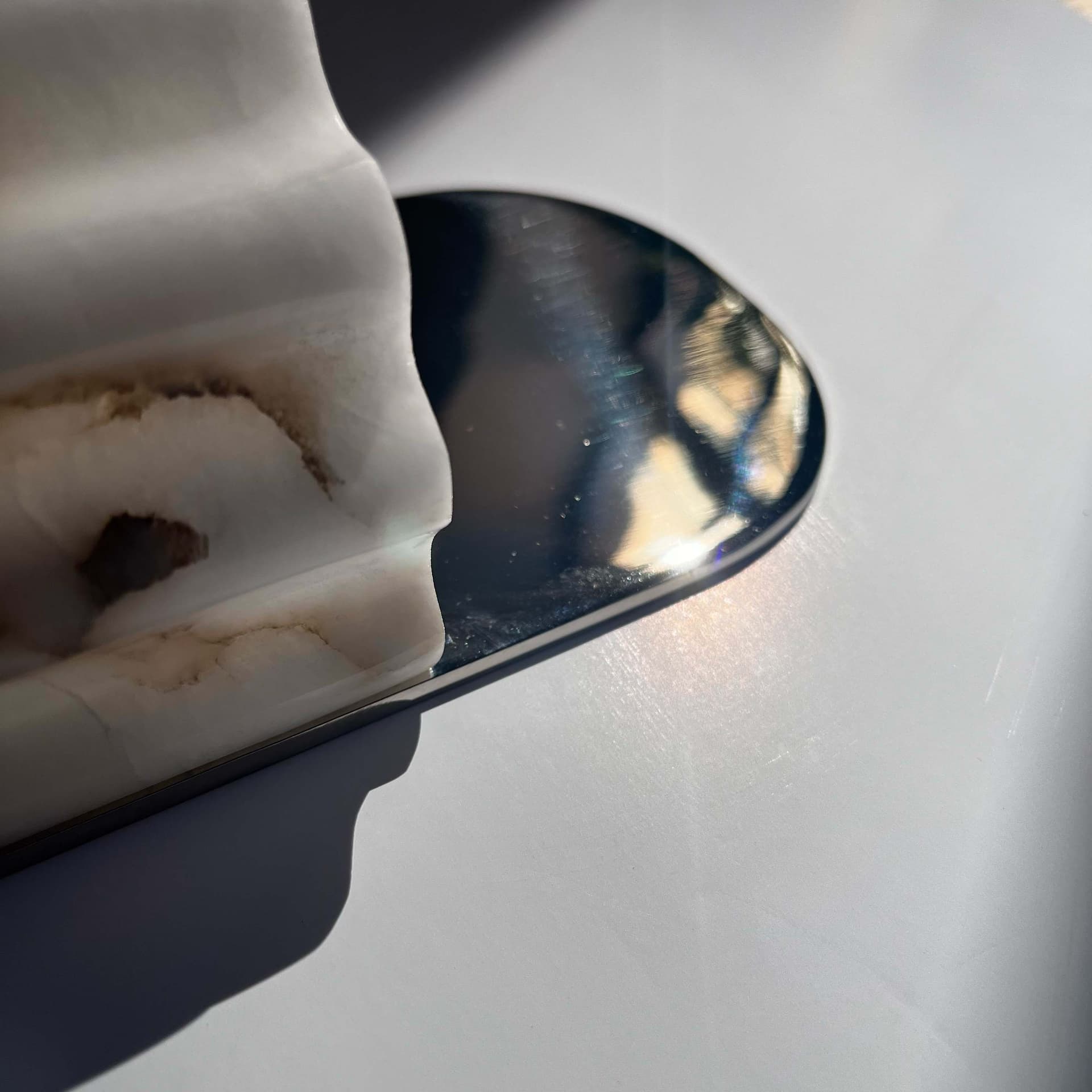 Kinkiet Urania wzorzysty alabaster, nikiel, Embassy Interiors - 89800