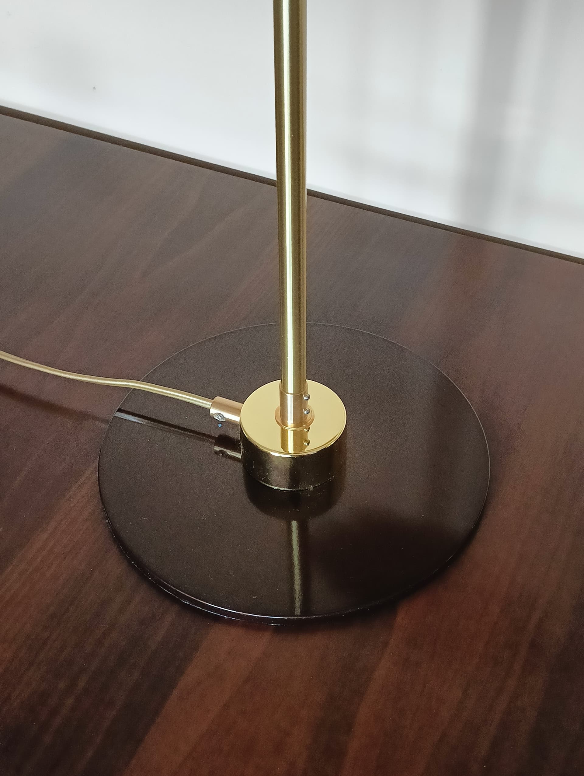 Lampa biurkowa, szkło beżowe, mosiądz, Niemcy, lata 70. - 80429
