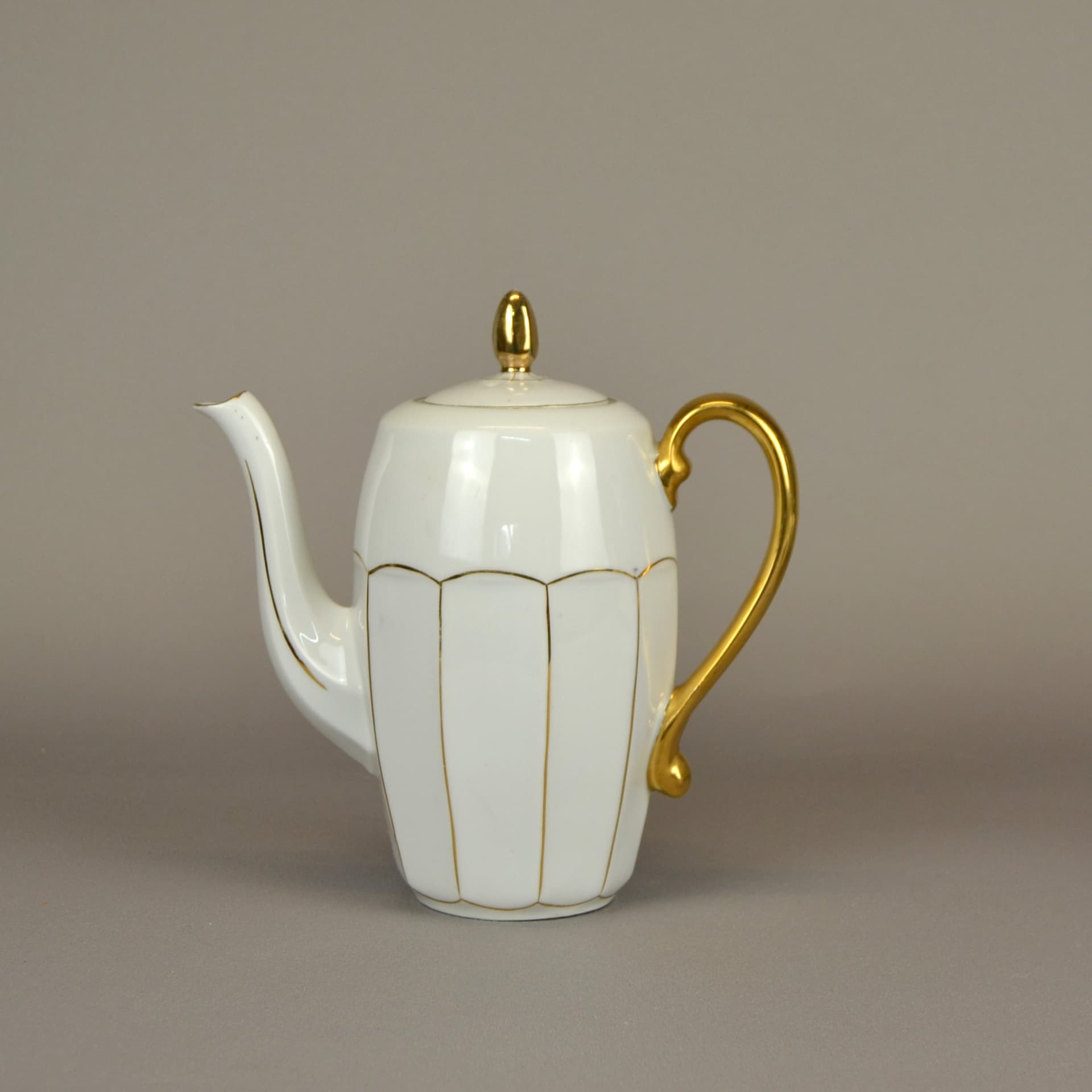 Coffee and tea set Art Deco, Victoria, ivory white porcelain, Czech Republic, 1920s. - 574