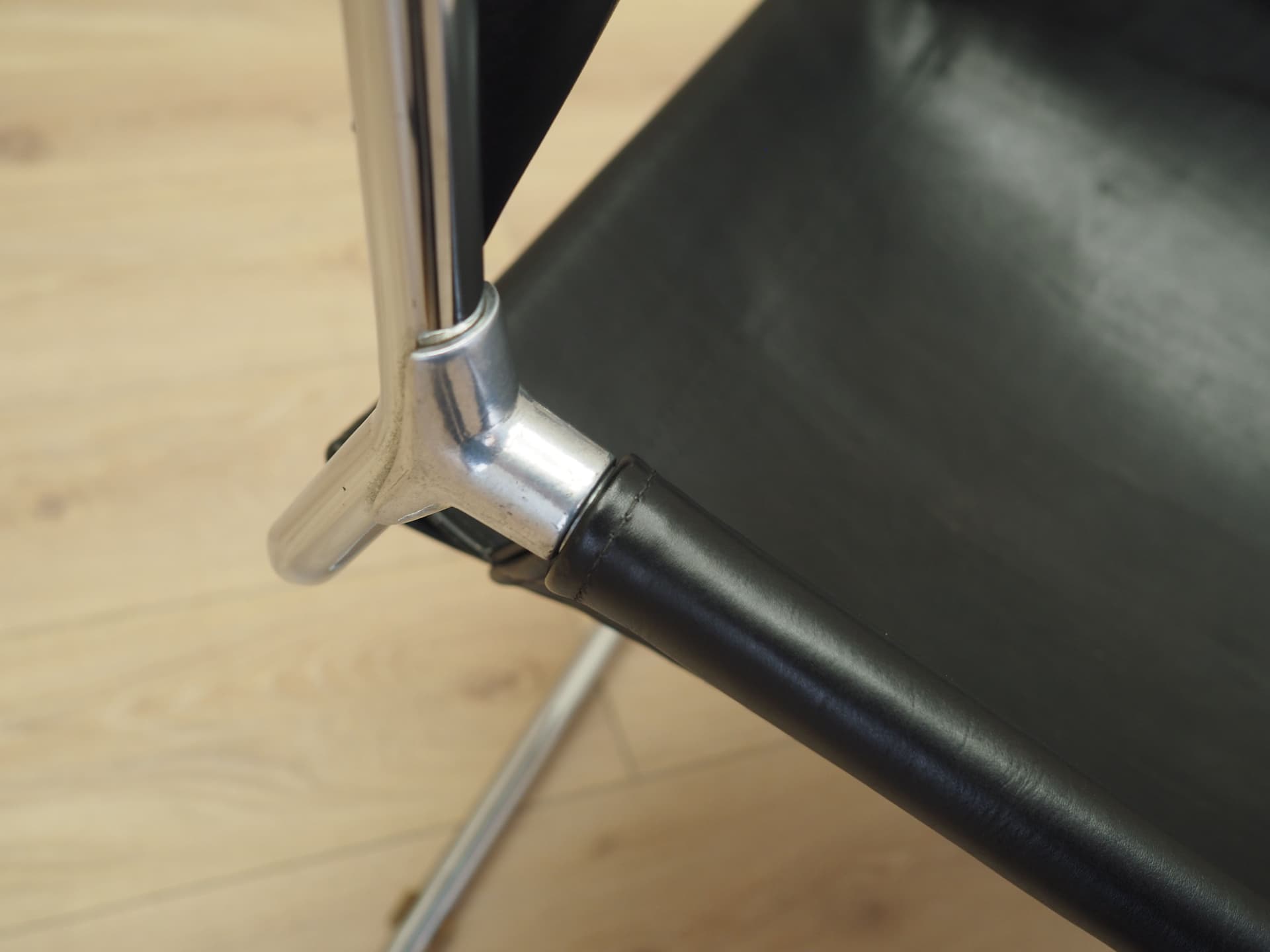 Krzesło, skóra czarna, metal chromowany, Włochy, lata 70. - 80513