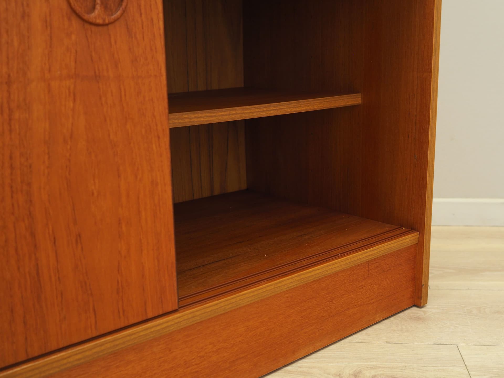 Bookcase, golden teak, Denmark, 1960s. - 80721