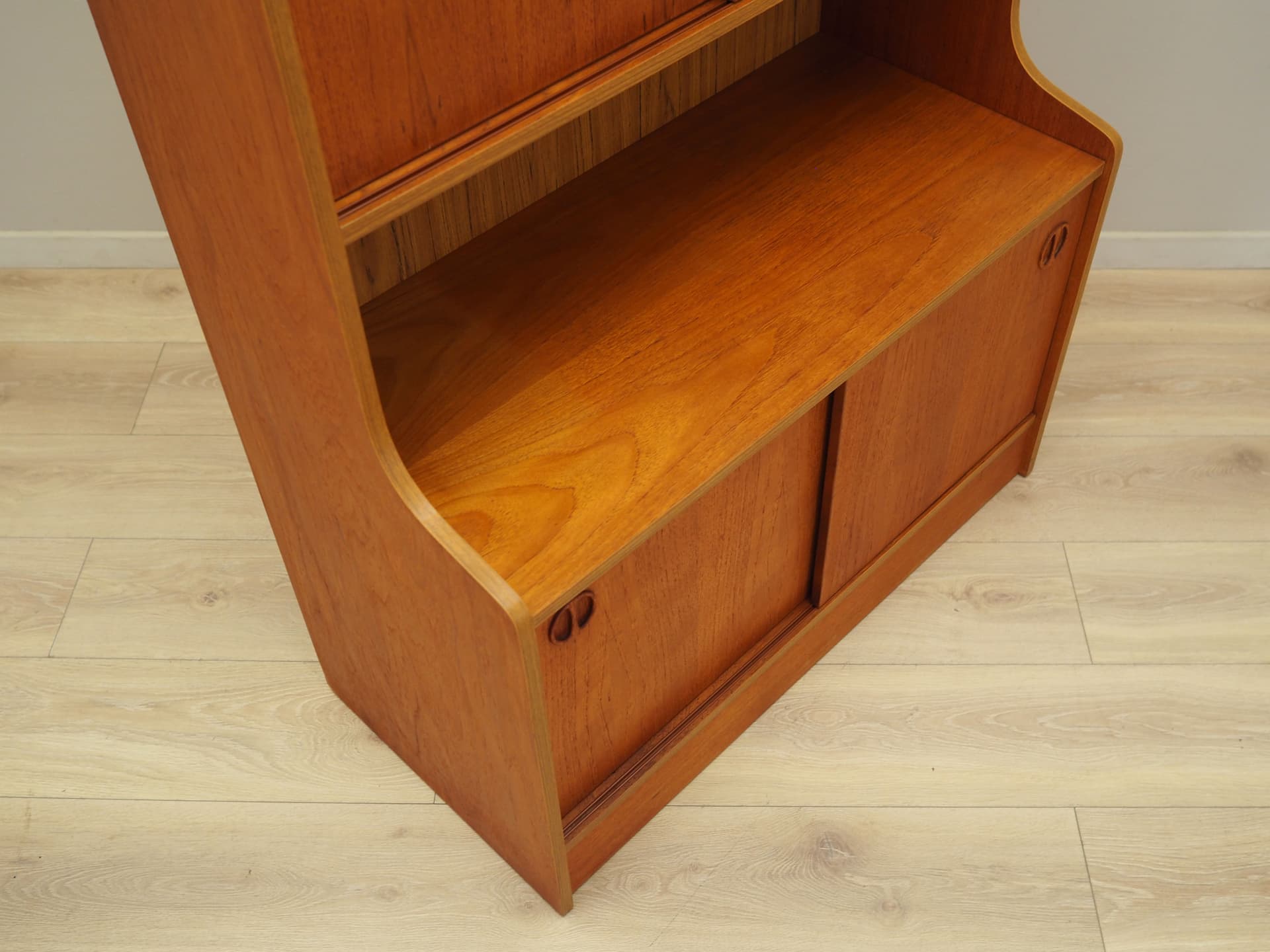 Bookcase, golden teak, Denmark, 1960s. - 80718