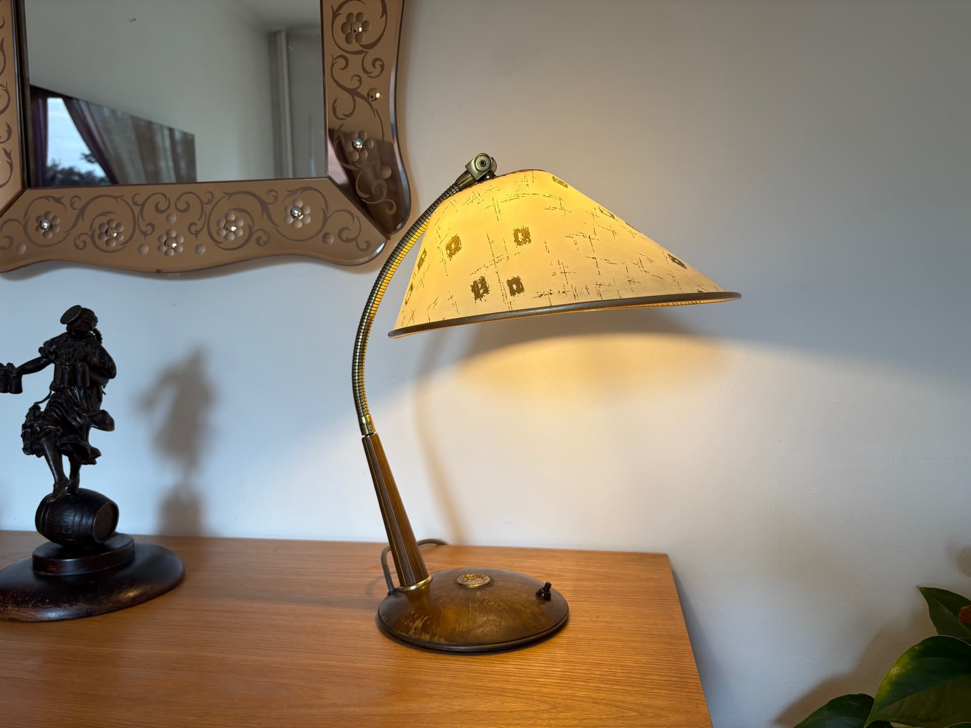 Lampa stołowa, orzech jasnobrązowy, mosiądz, Temde Leuchten, Niemcy, lata 60. - 80995