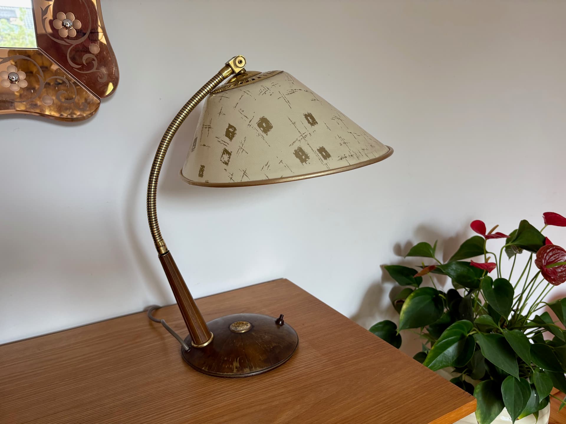 Lampa stołowa, orzech jasnobrązowy, mosiądz, Temde Leuchten, Niemcy, lata 60. - 80996