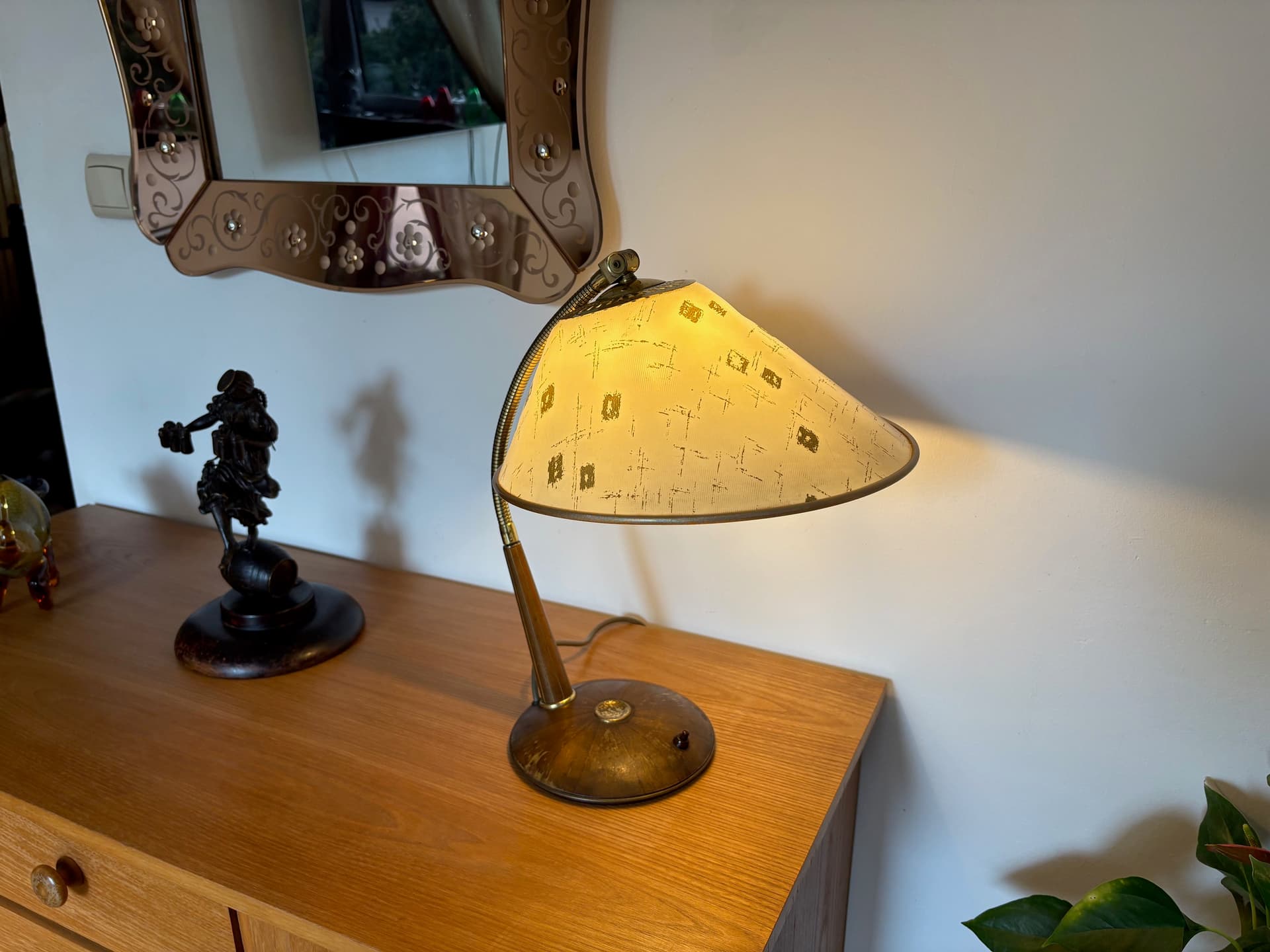 Lampa stołowa, orzech jasnobrązowy, mosiądz, Temde Leuchten, Niemcy, lata 60. - 81005