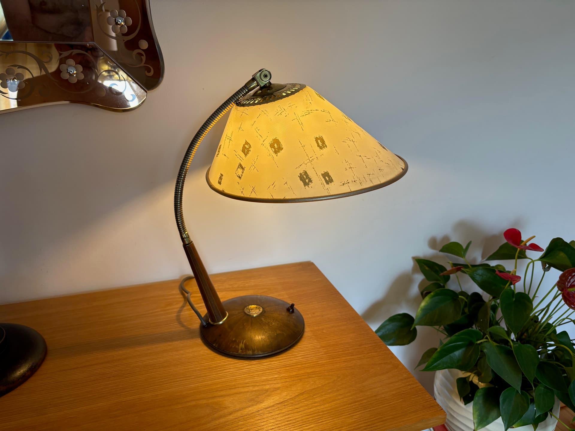 Lampa stołowa, orzech jasnobrązowy, mosiądz, Temde Leuchten, Niemcy, lata 60. - 80997