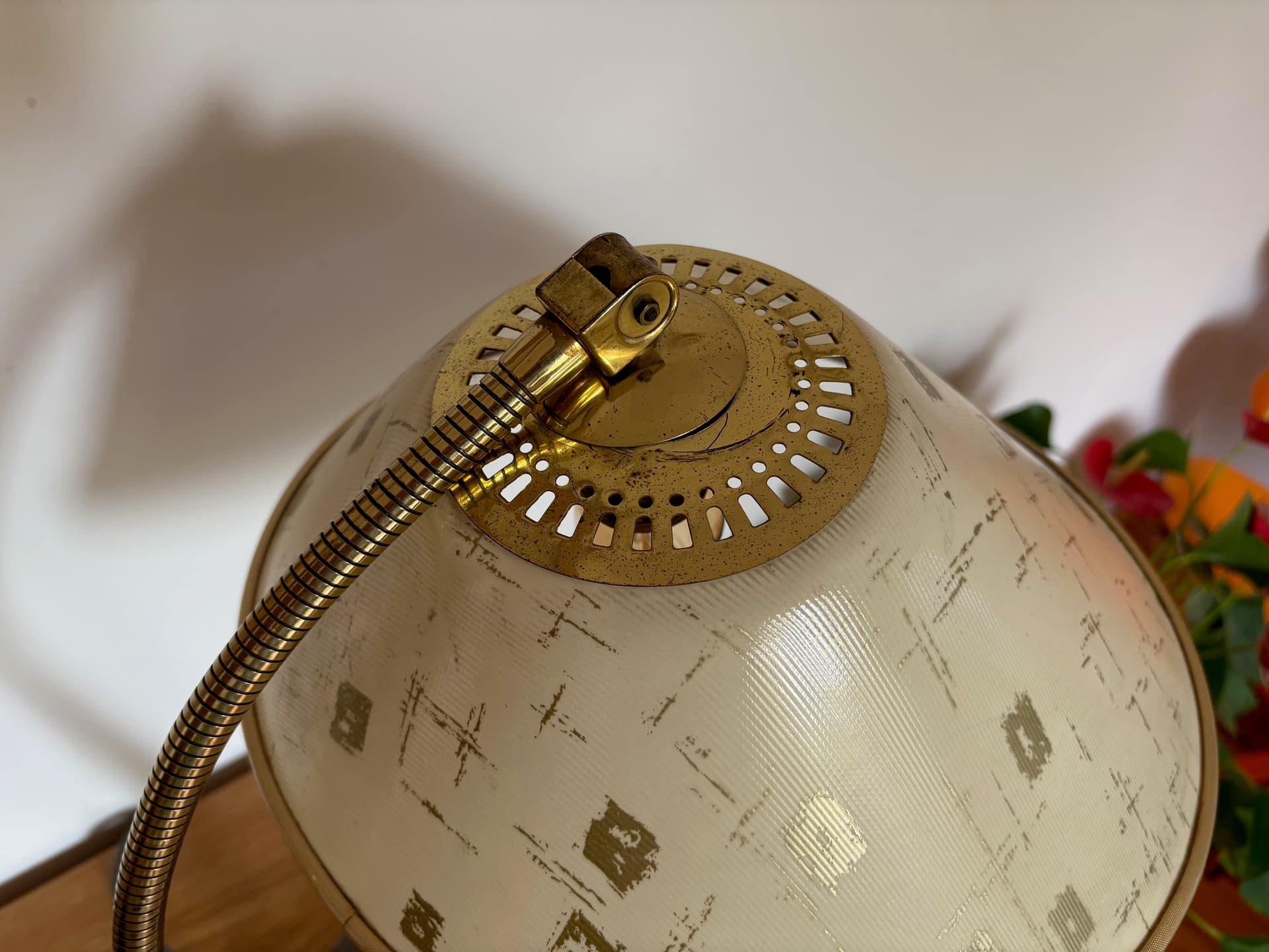 Lampa stołowa, orzech jasnobrązowy, mosiądz, Temde Leuchten, Niemcy, lata 60. - 81002