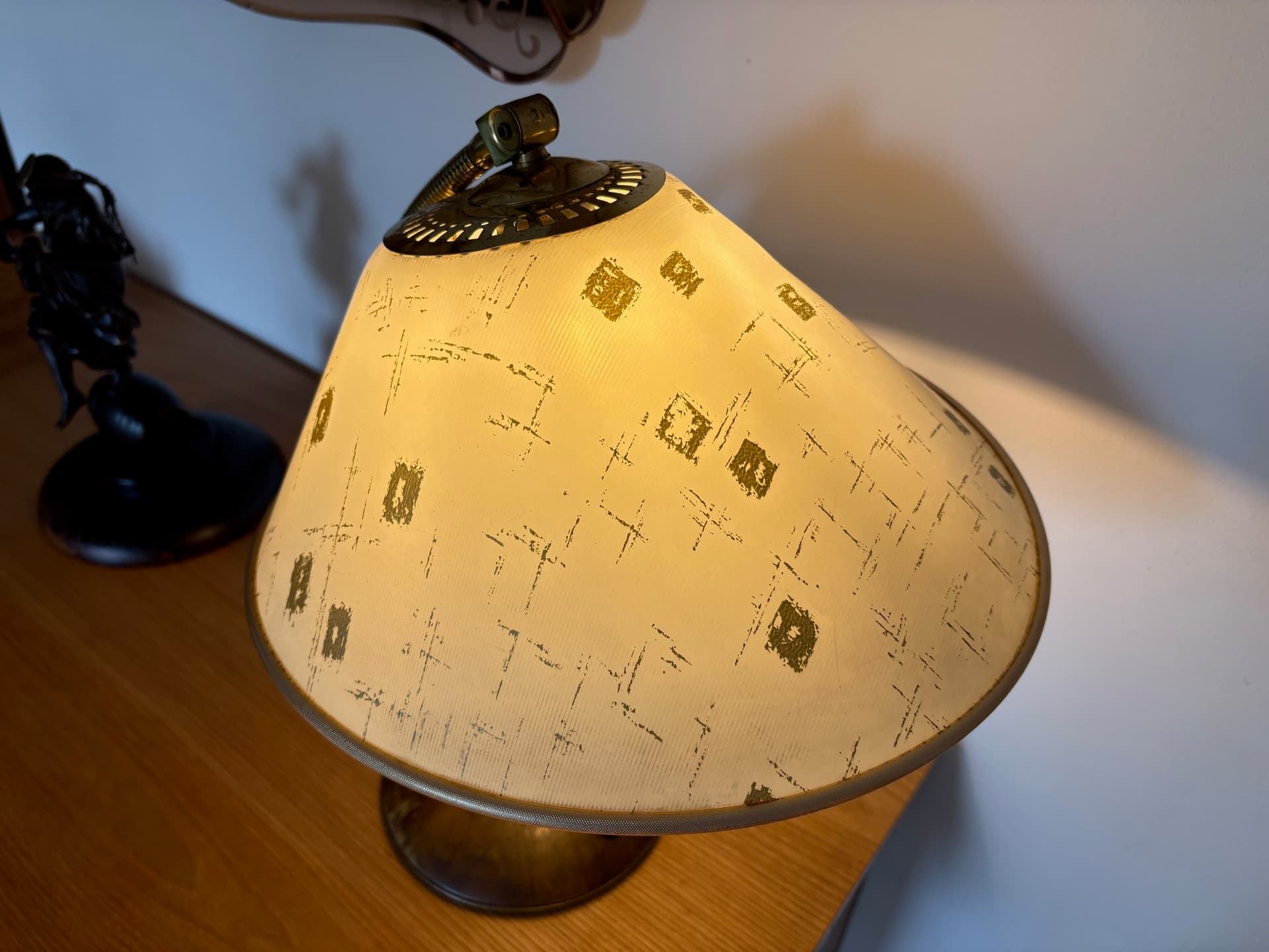 Lampa stołowa, orzech jasnobrązowy, mosiądz, Temde Leuchten, Niemcy, lata 60. - 81001