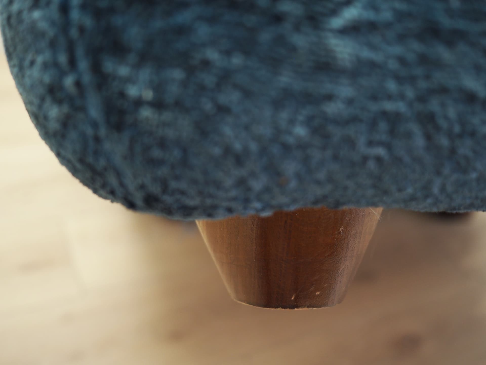 Armchair, blue velvet, Italy, 1970s. - 81113