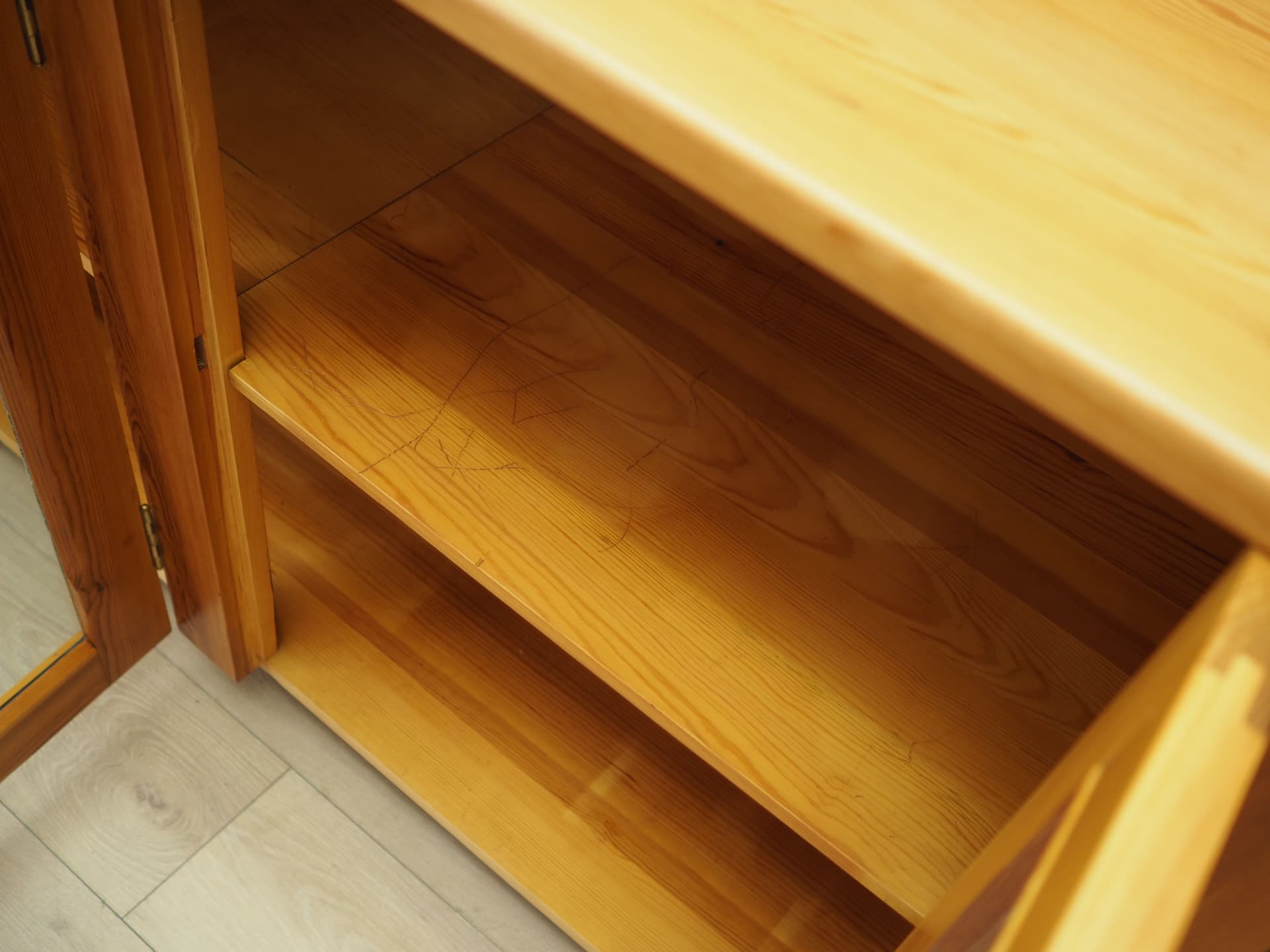 Witryna, jasnobrązowa sosna, Dania, lata 80. - 81175