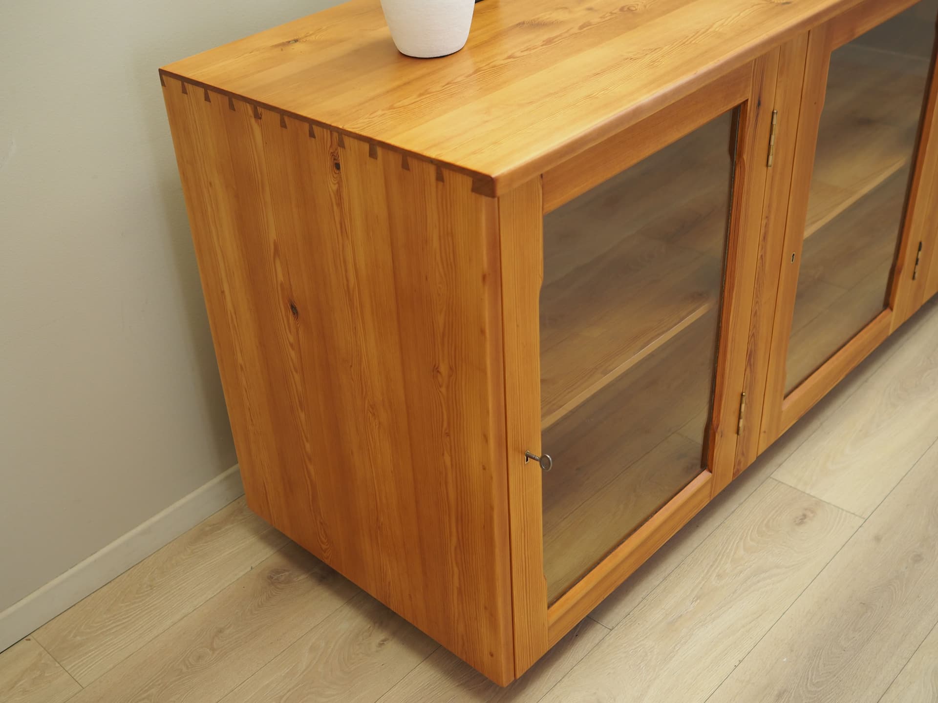 Witryna, jasnobrązowa sosna, Dania, lata 80. - 81178