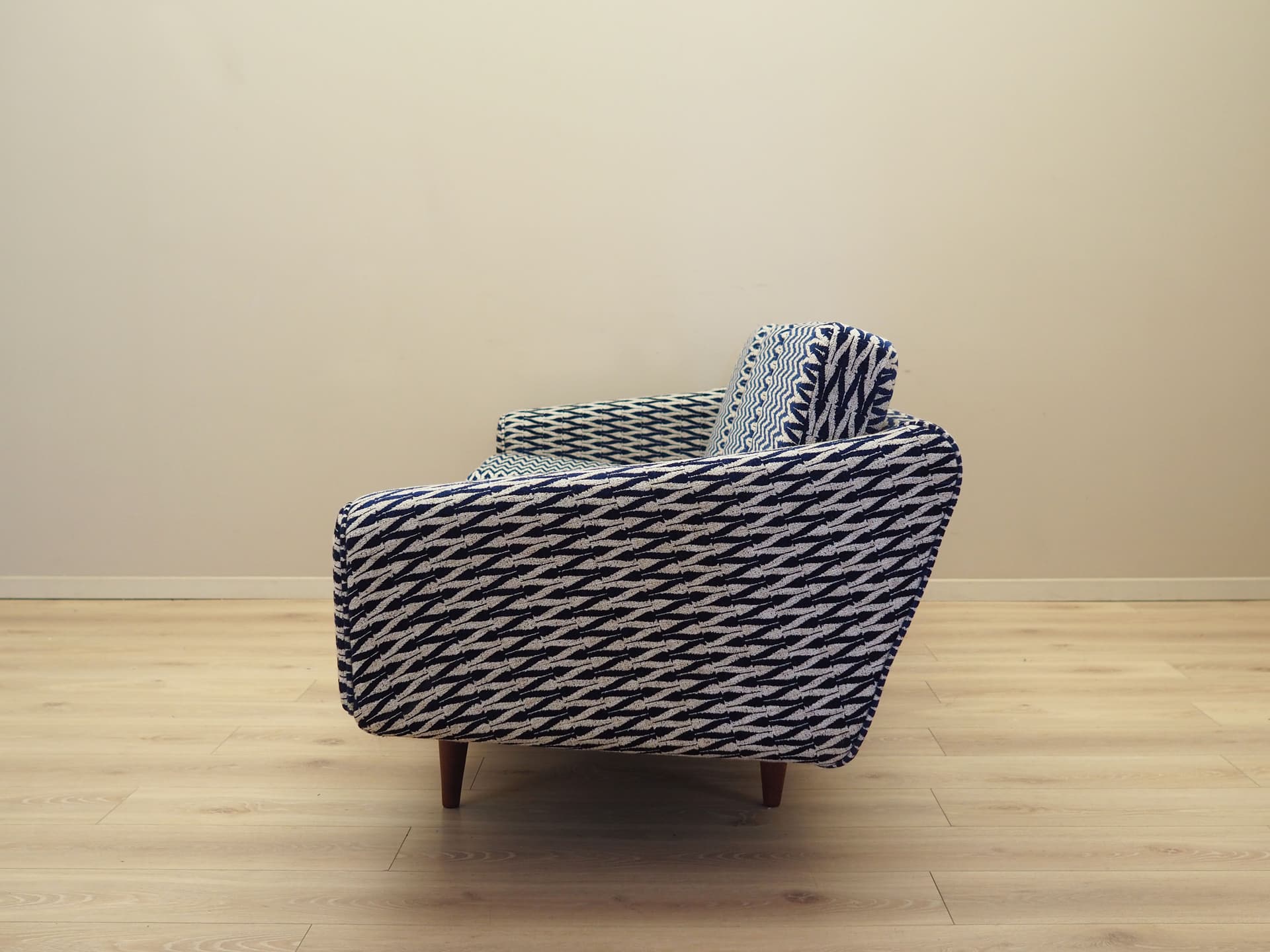 Sofa trzyosobowa, granatowy, złamana biel, Dania, lata 60. - 81309