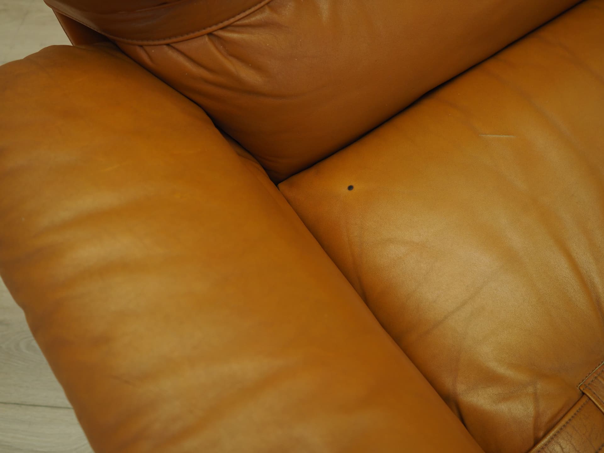 Armchair Space Age, orange natural leather, Italy, 1960s. - 81391