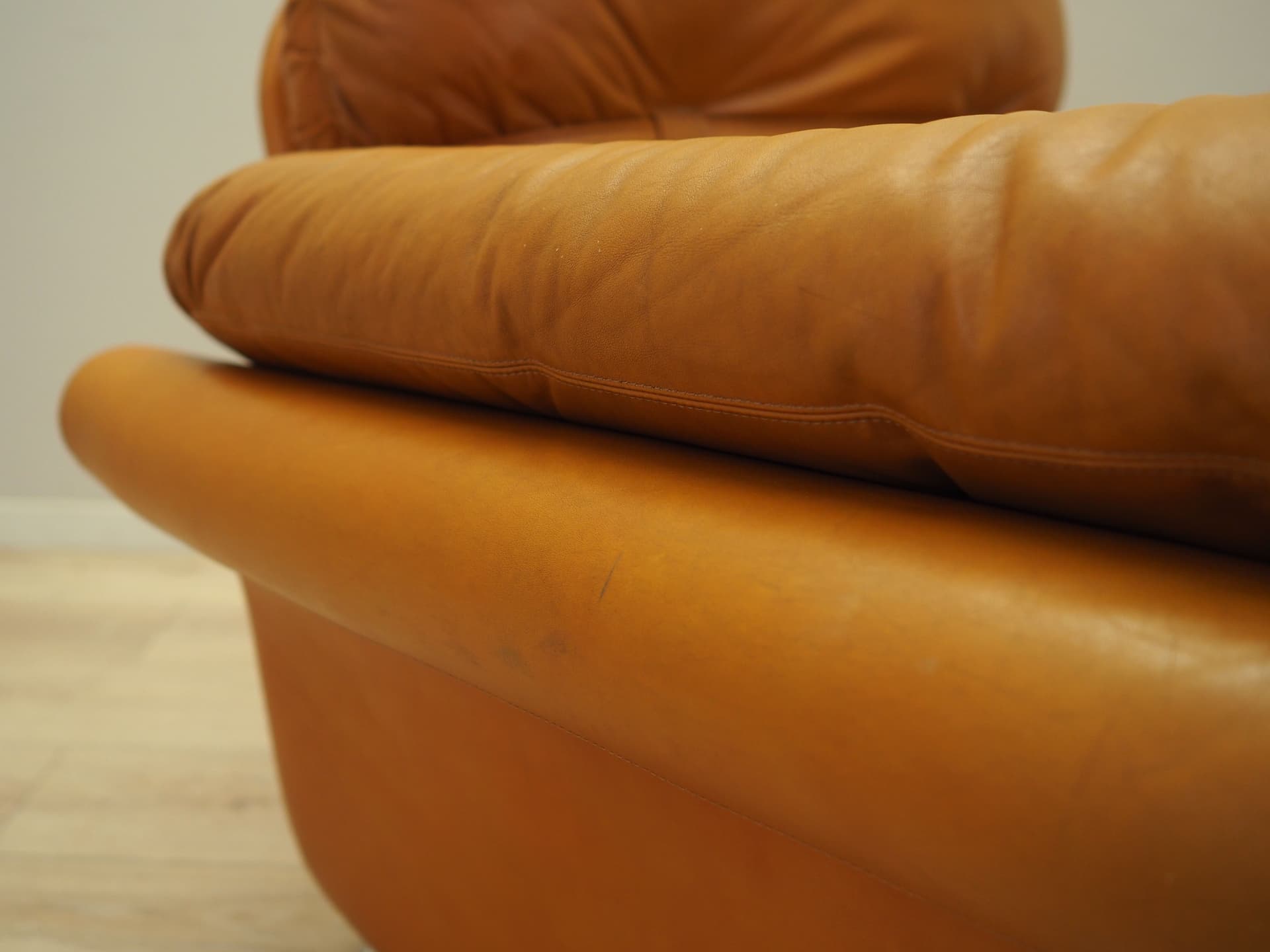 Armchair Space Age, orange natural leather, Italy, 1960s. - 81393