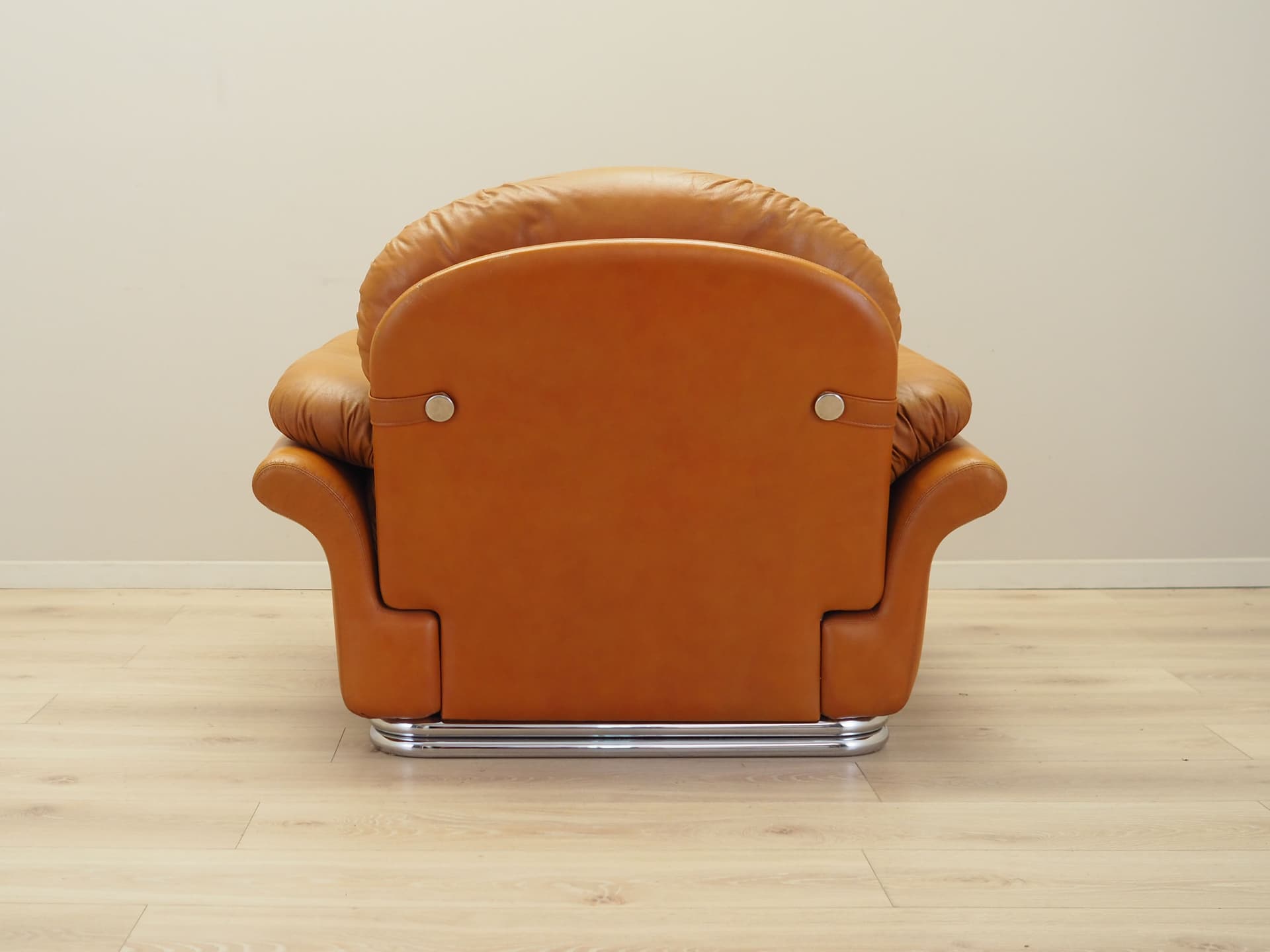 Armchair Space Age, orange natural leather, Italy, 1960s. - 81388